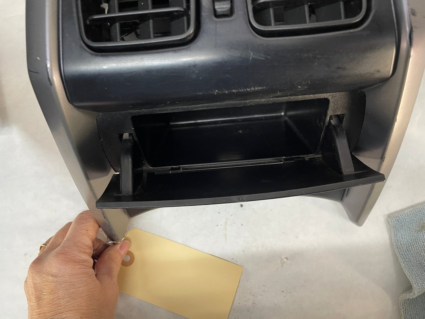 2005 Pontiac GTO Center Console OEM - Day's Parts Yard
