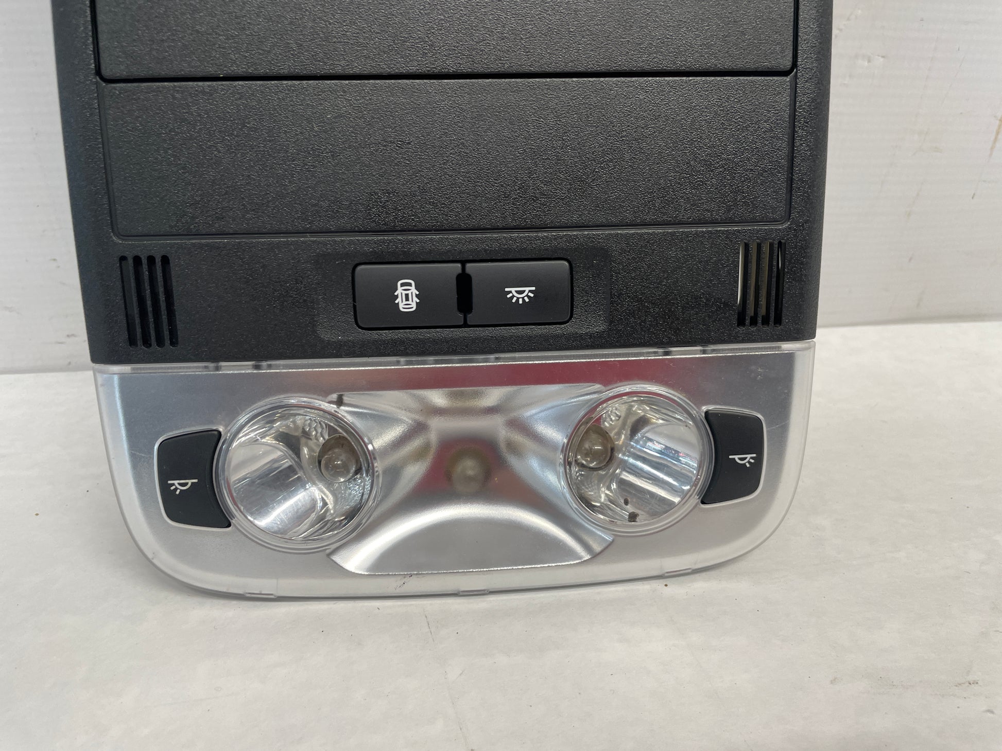 2009 Pontiac G8 Base Over Head Console Roof Dome Light Sunroof Switch Assembly OEM - Day's Parts Yard
