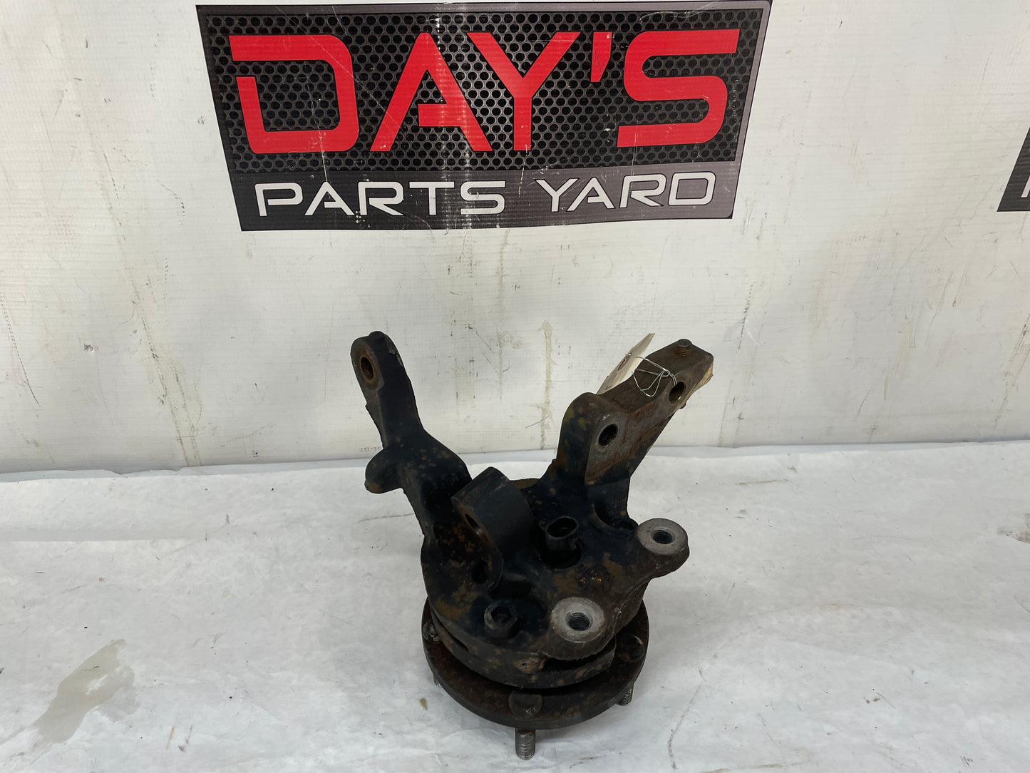 2004 Pontiac GTO LH Driver Front Suspension Spindle Hub Knuckle Assembly OEM - Day's Parts Yard