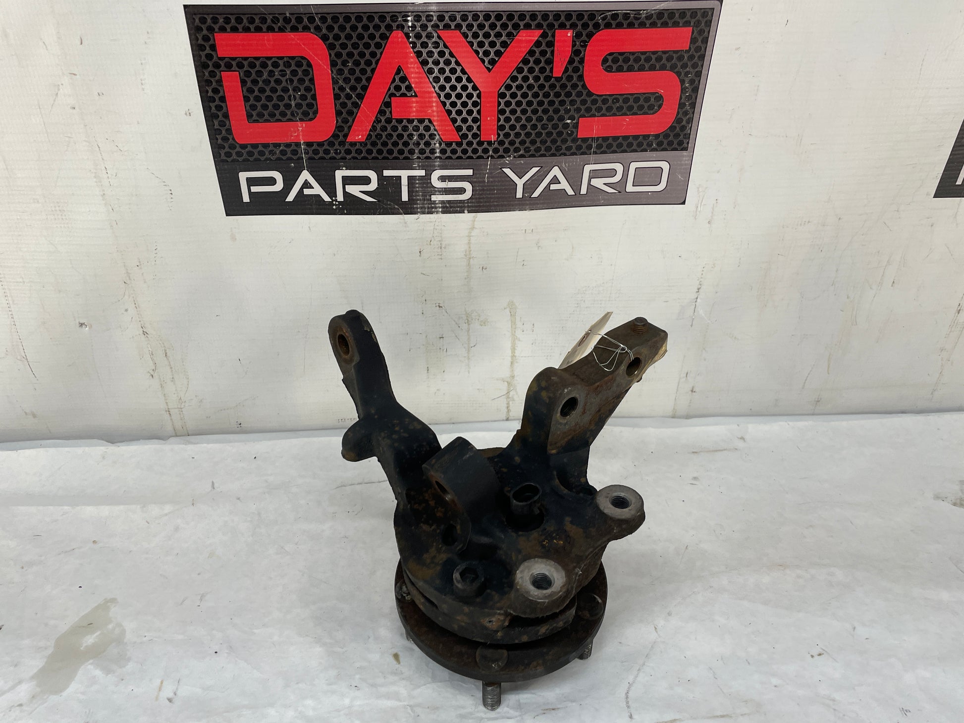 2004 Pontiac GTO LH Driver Front Suspension Spindle Hub Knuckle Assembly OEM - Day's Parts Yard