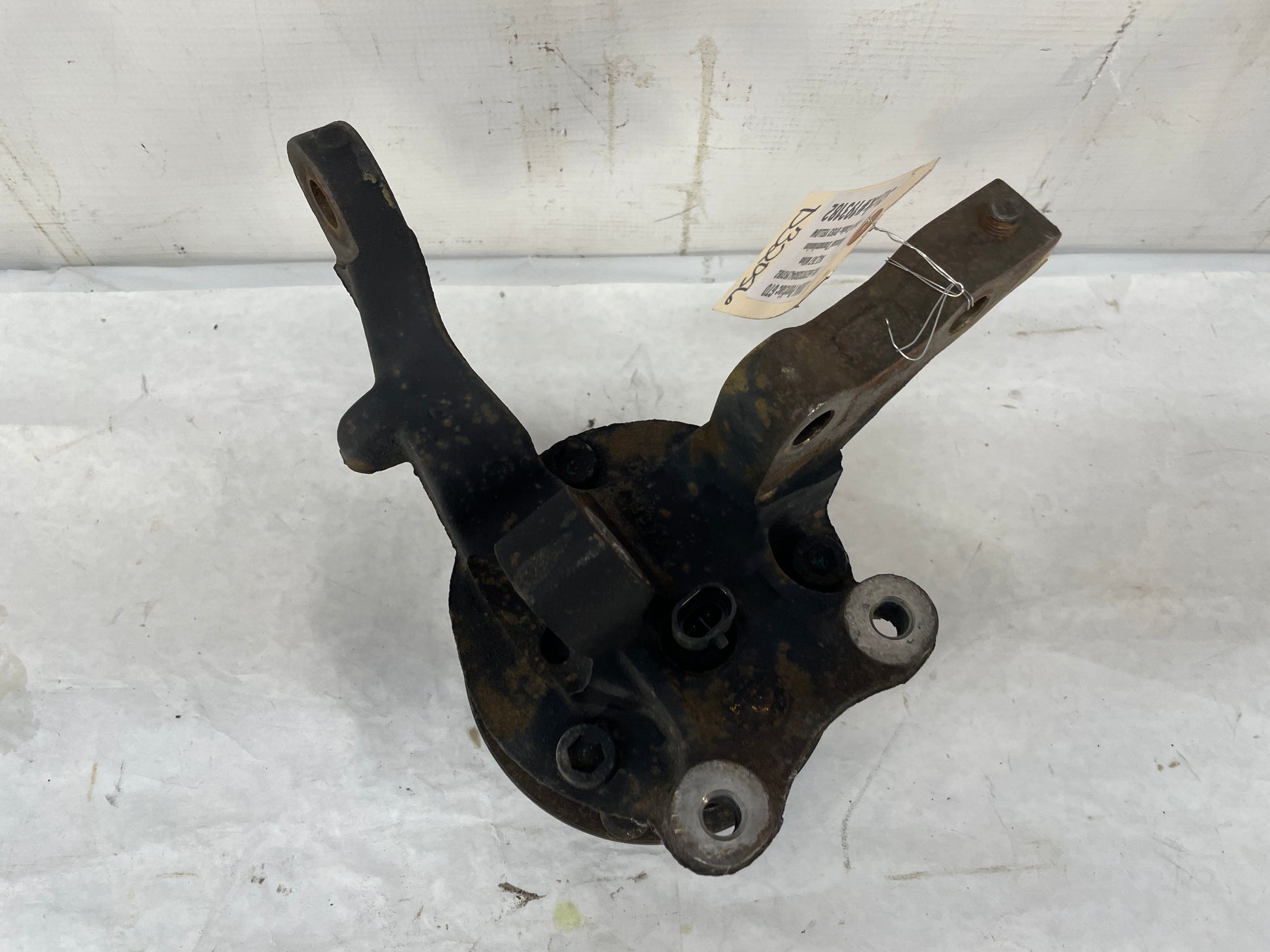 2004 Pontiac GTO LH Driver Front Suspension Spindle Hub Knuckle Assembly OEM - Day's Parts Yard