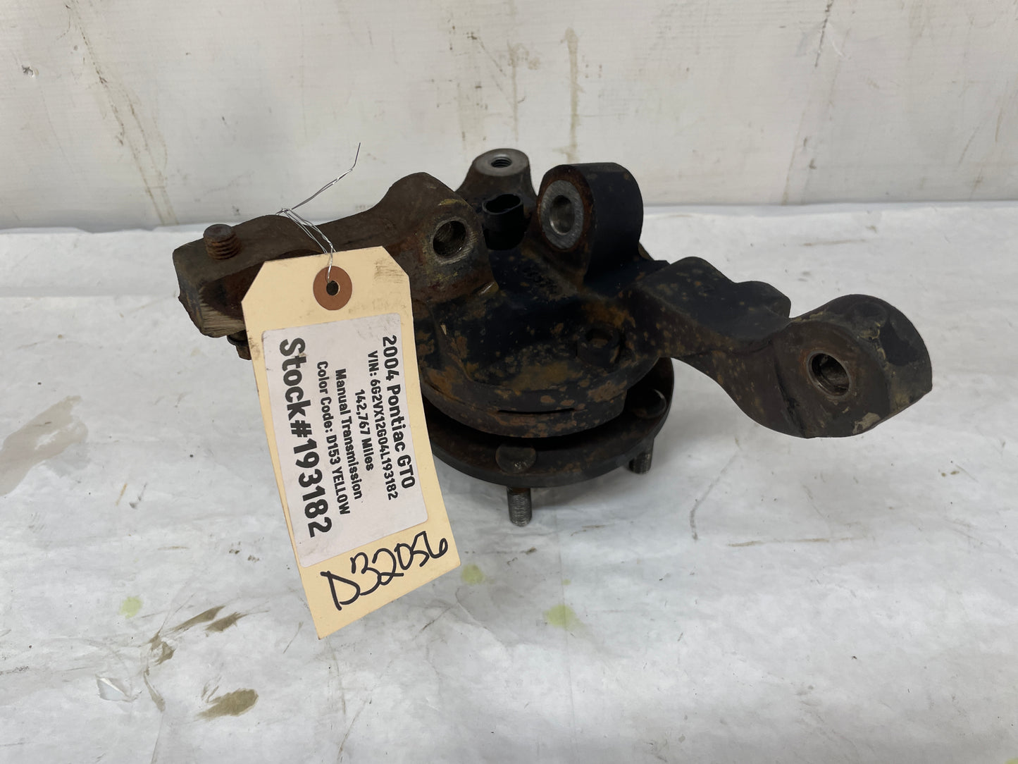 2004 Pontiac GTO LH Driver Front Suspension Spindle Hub Knuckle Assembly OEM - Day's Parts Yard