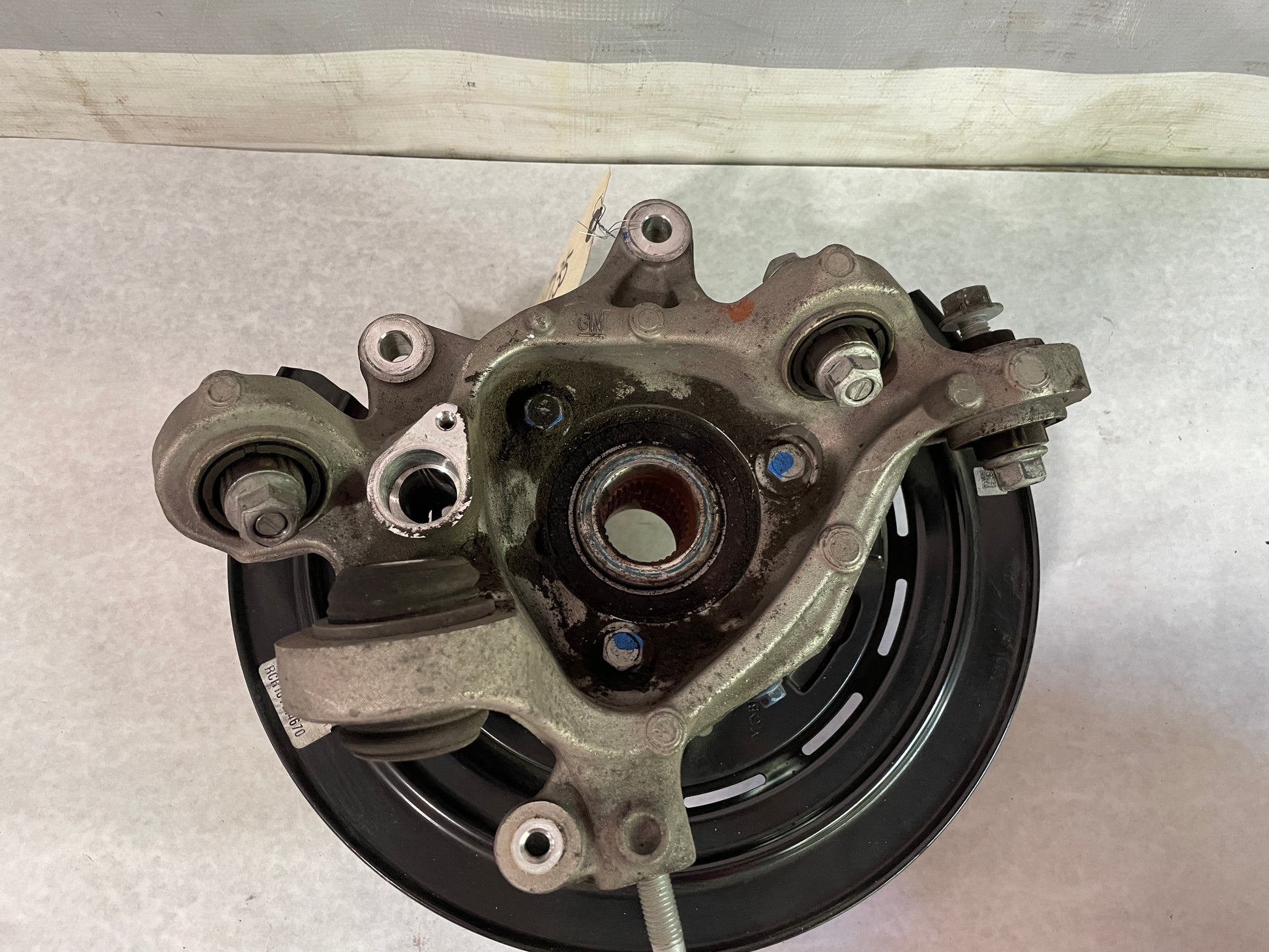 2018 Chevy Camaro ZL1 1LE Rear RH Passenger Spindle Knuckle Hub OEM - Day's Parts Yard