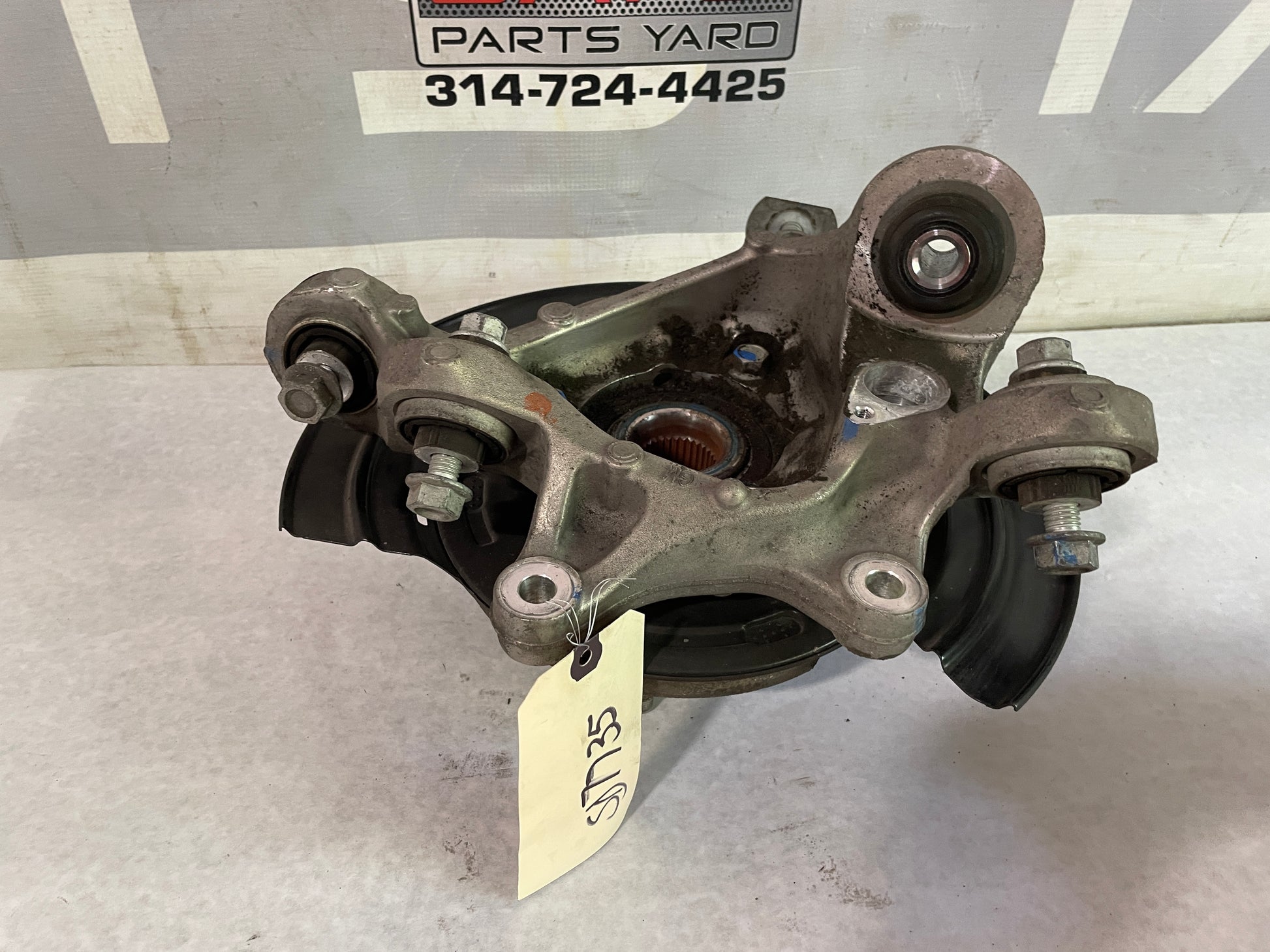 2018 Chevy Camaro ZL1 1LE Rear RH Passenger Spindle Knuckle Hub OEM - Day's Parts Yard