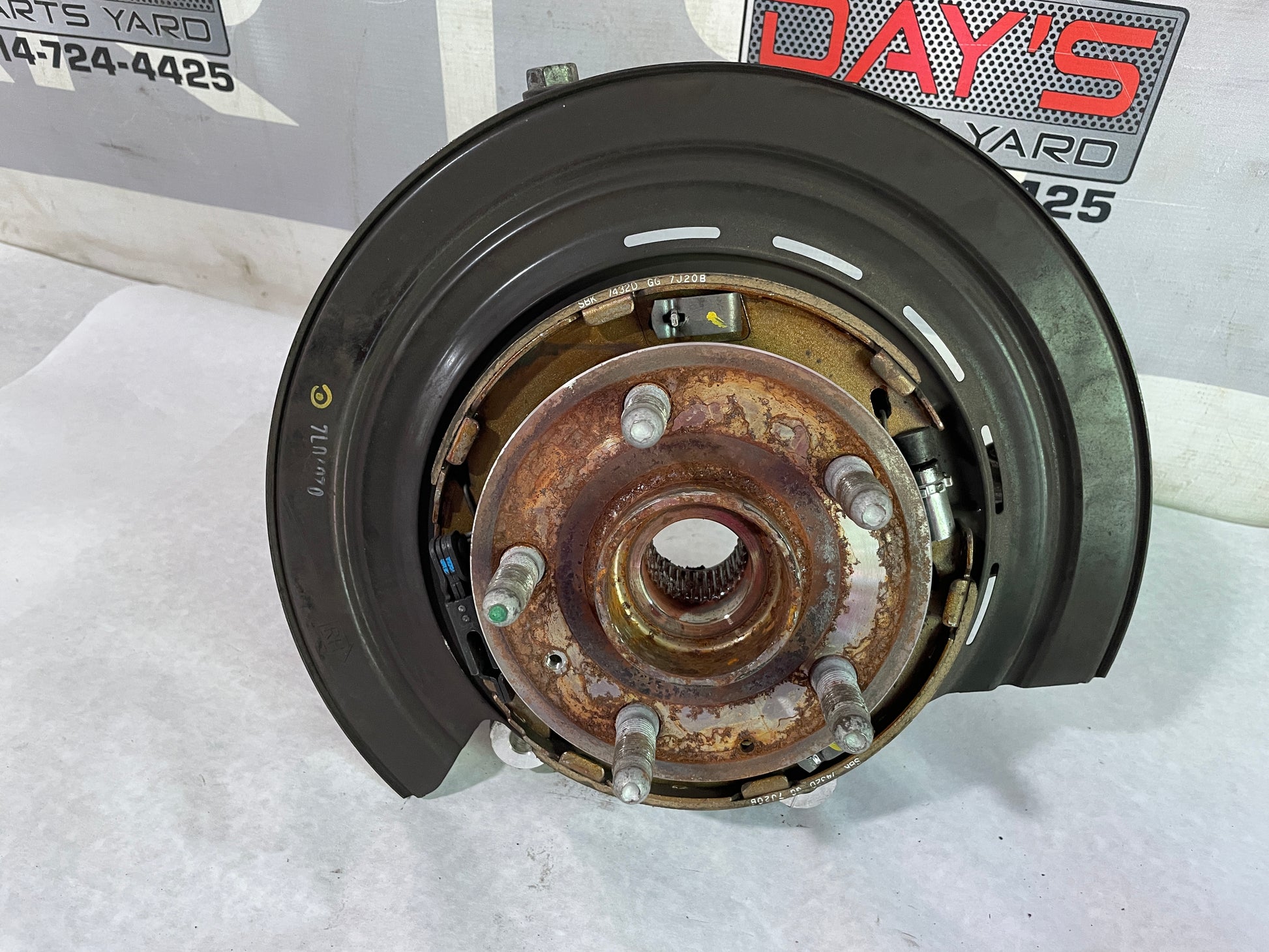 2018 Chevy Camaro ZL1 1LE Rear RH Passenger Spindle Knuckle Hub OEM - Day's Parts Yard