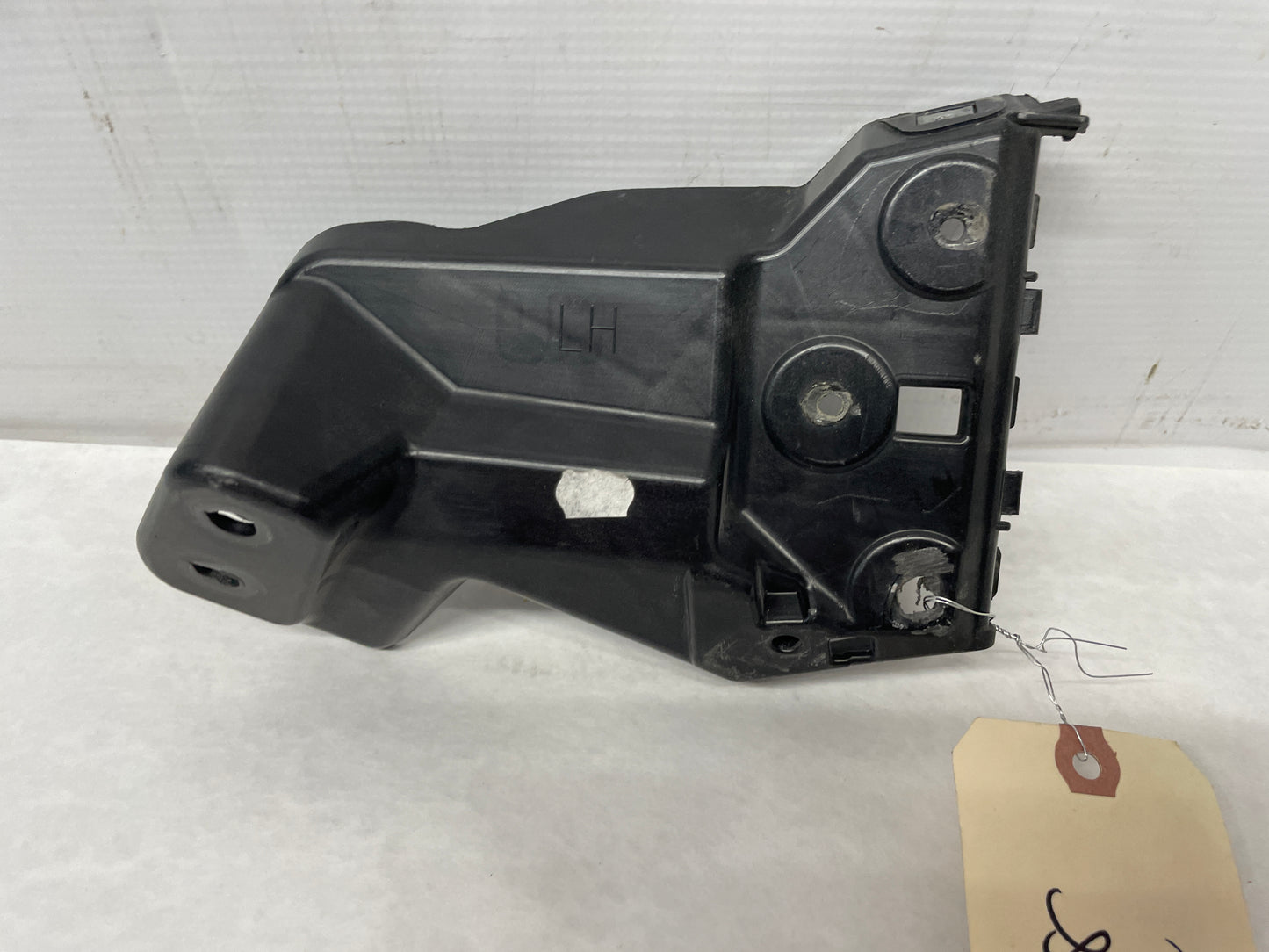 2015 Chevy SS Sedan LH Driver Fender Bumper Bracket OEM - Day's Parts Yard