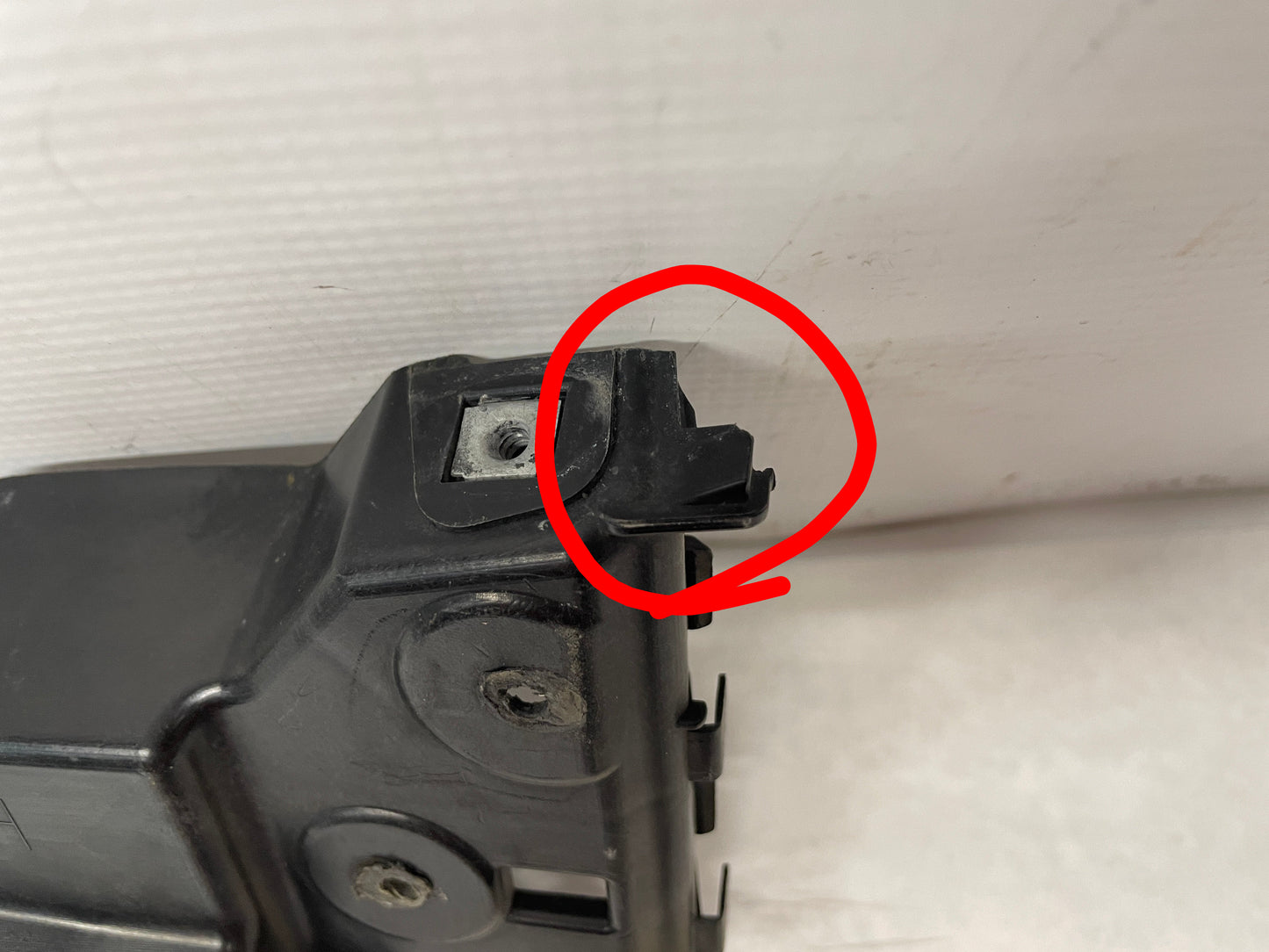 2015 Chevy SS Sedan LH Driver Fender Bumper Bracket OEM - Day's Parts Yard