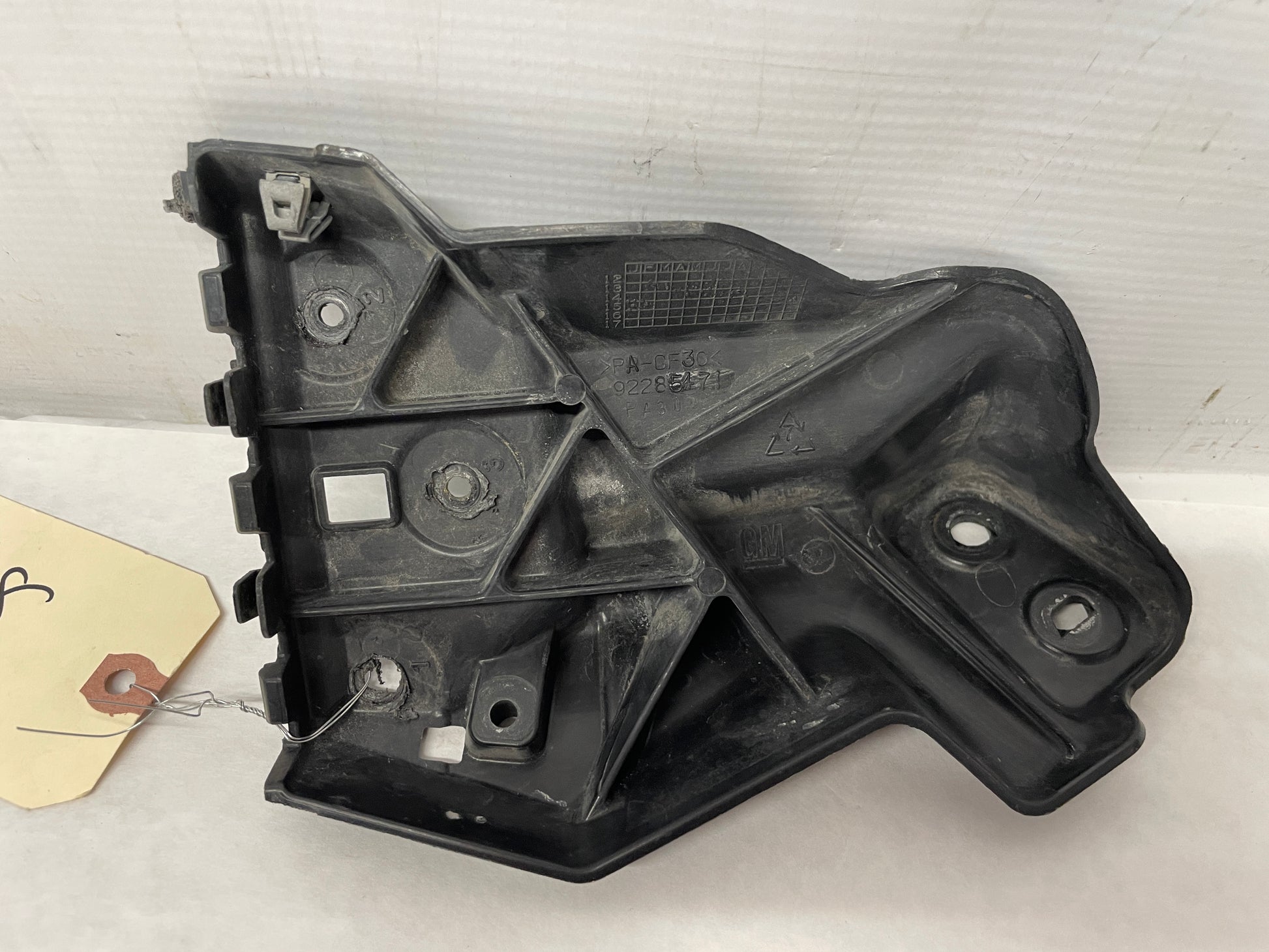 2015 Chevy SS Sedan LH Driver Fender Bumper Bracket OEM - Day's Parts Yard