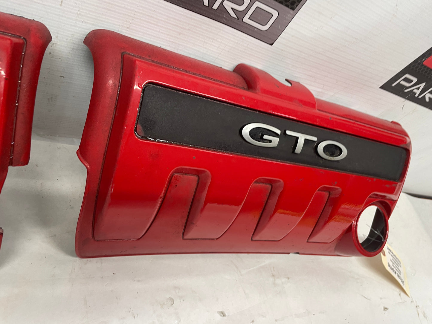 2005 Pontiac GTO RH & LH Engine Motor Coil Covers OEM