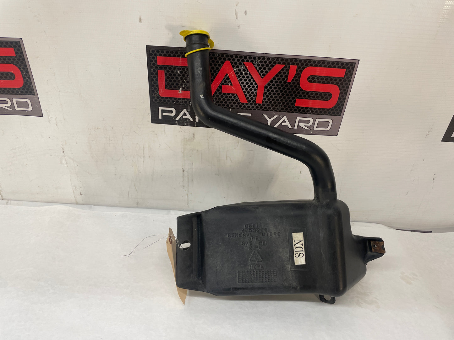 2004 Pontiac GTO Windshield Washer Pump Reservoir Tank Bottle OEM - Day's Parts Yard