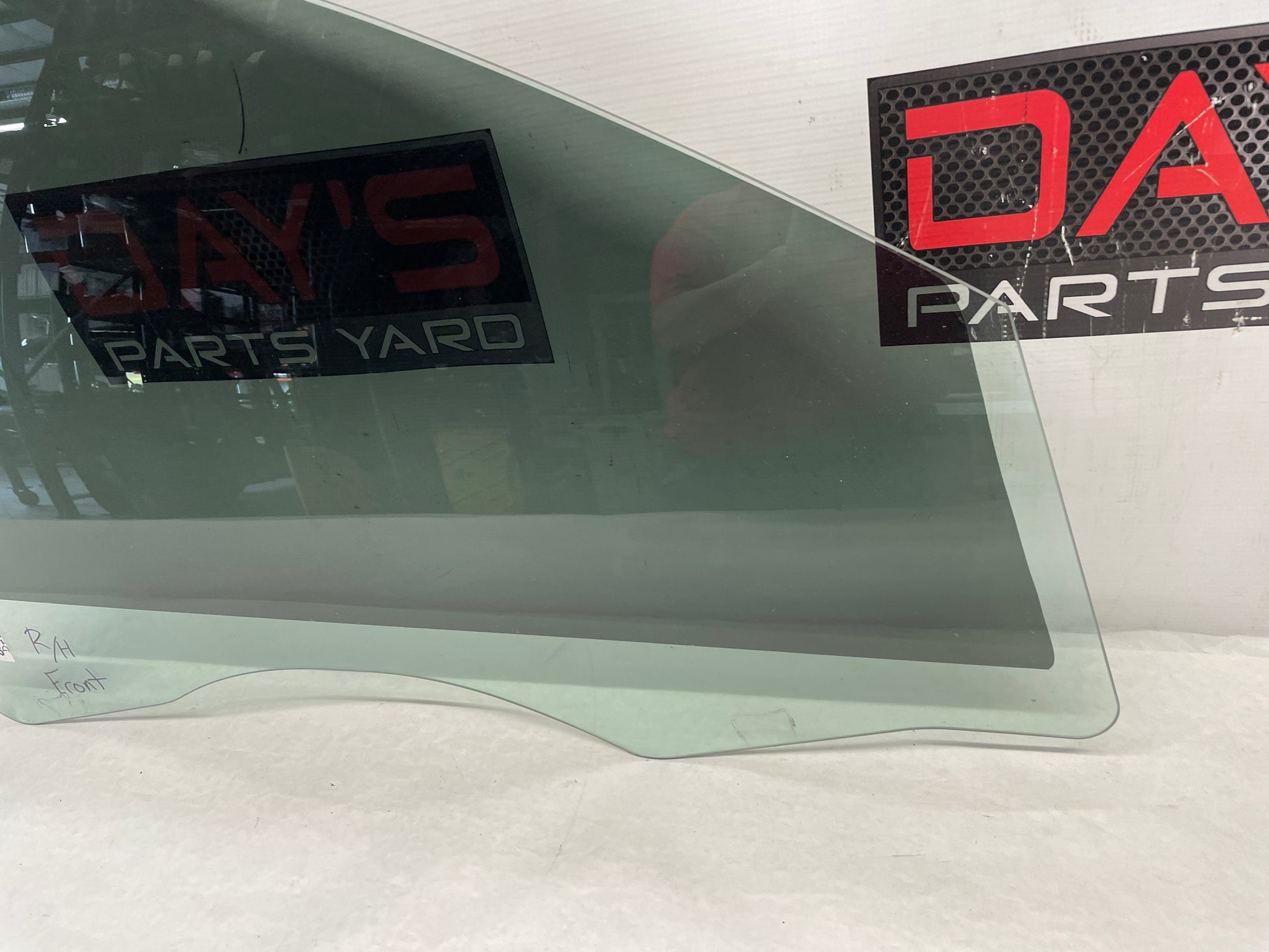 2009 Pontiac G8 Base RH Passenger Front Door Window Glass OEM - Day's Parts Yard