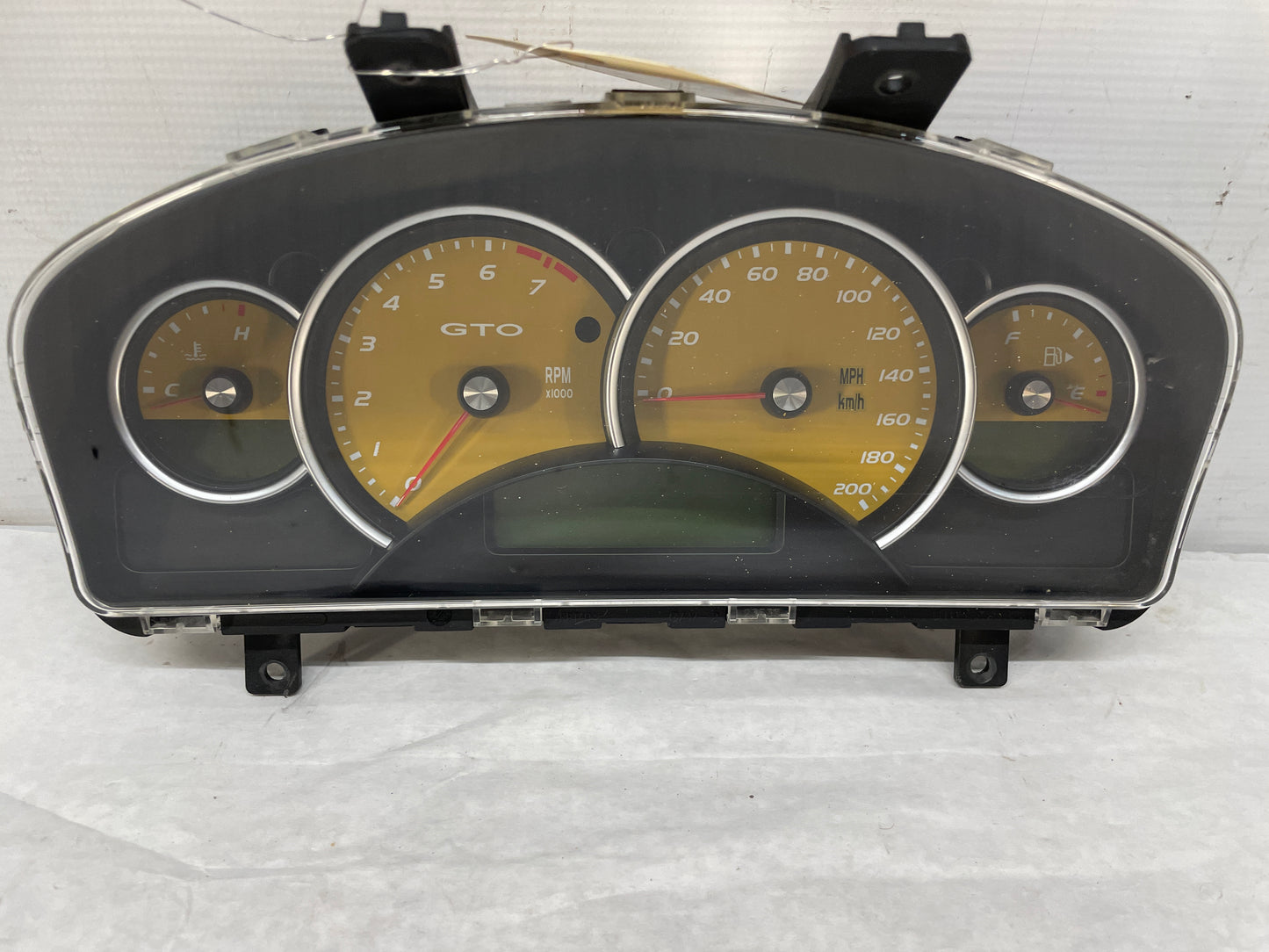 2005 Pontiac GTO Gauge Cluster Speedometer Instrument Panel OEM Yellow 74K