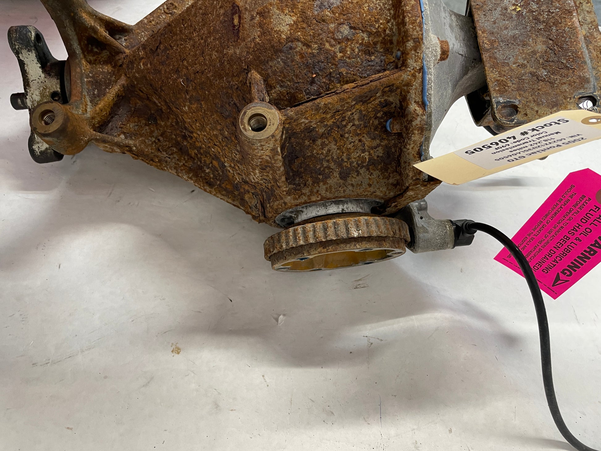 2005 Pontiac GTO Rear End Rearend Carrier Axle Differential 3.46 LSD OEM - Day's Parts Yard