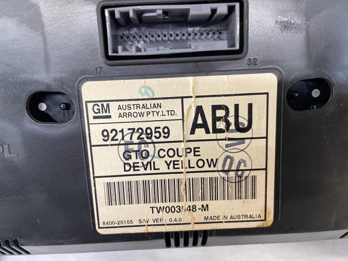 2005 Pontiac GTO Gauge Cluster Speedometer Instrument Panel OEM Yellow 74K