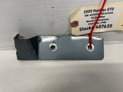 2005 Pontiac GTO RH Passenger Fender Side Skirt Rocker Molding Bracket OEM