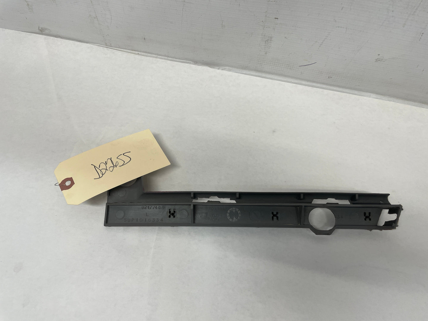 2005 Pontiac GTO LH Driver Front Bumper Fascia Fender Guide Brackets OEM