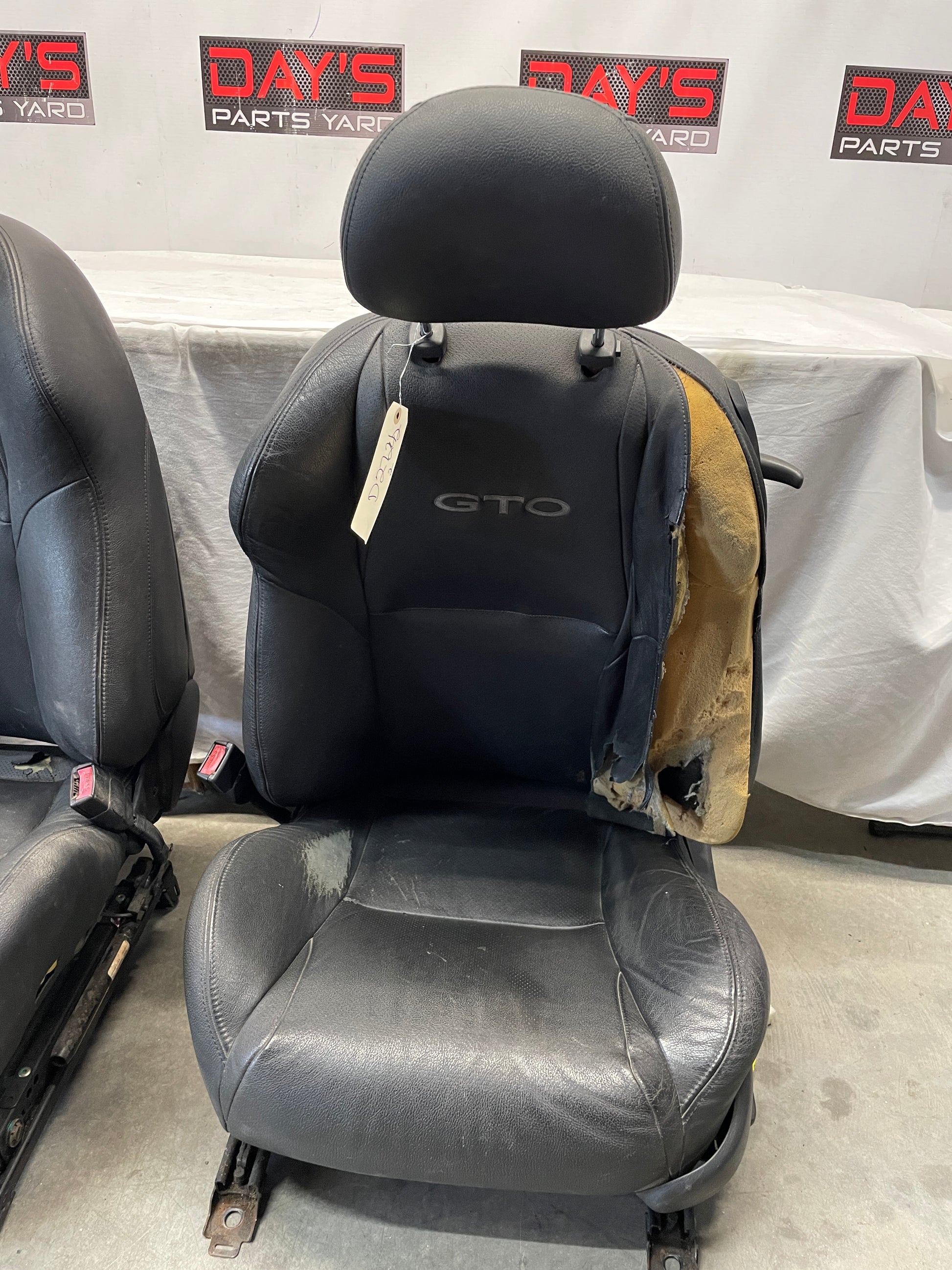 2005 Pontiac GTO Front Seats Black Leather OEM - Day's Parts Yard