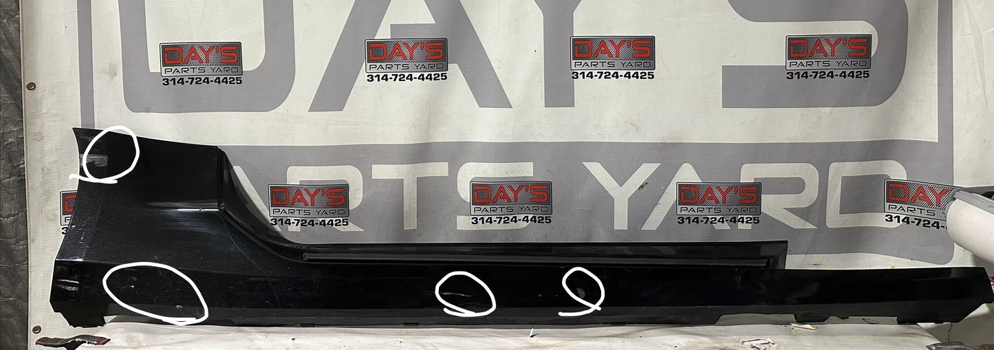 2018 Chevy Camaro SS RH Passenger Rocker Molding Panel OEM - Day's Parts Yard