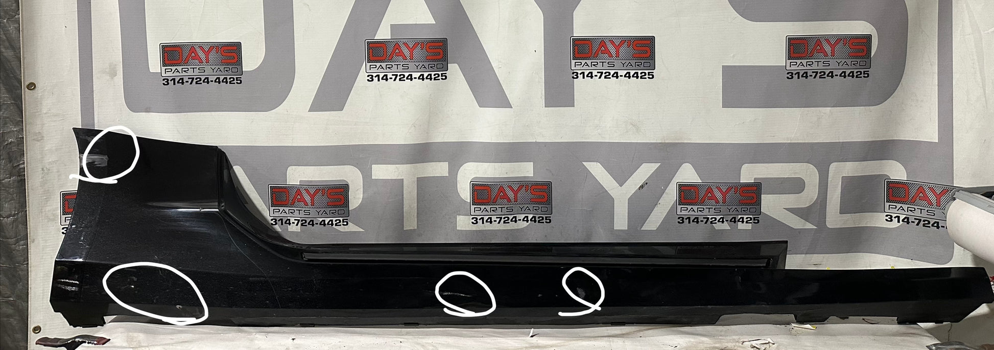 2018 Chevy Camaro SS RH Passenger Rocker Molding Panel OEM - Day's Parts Yard