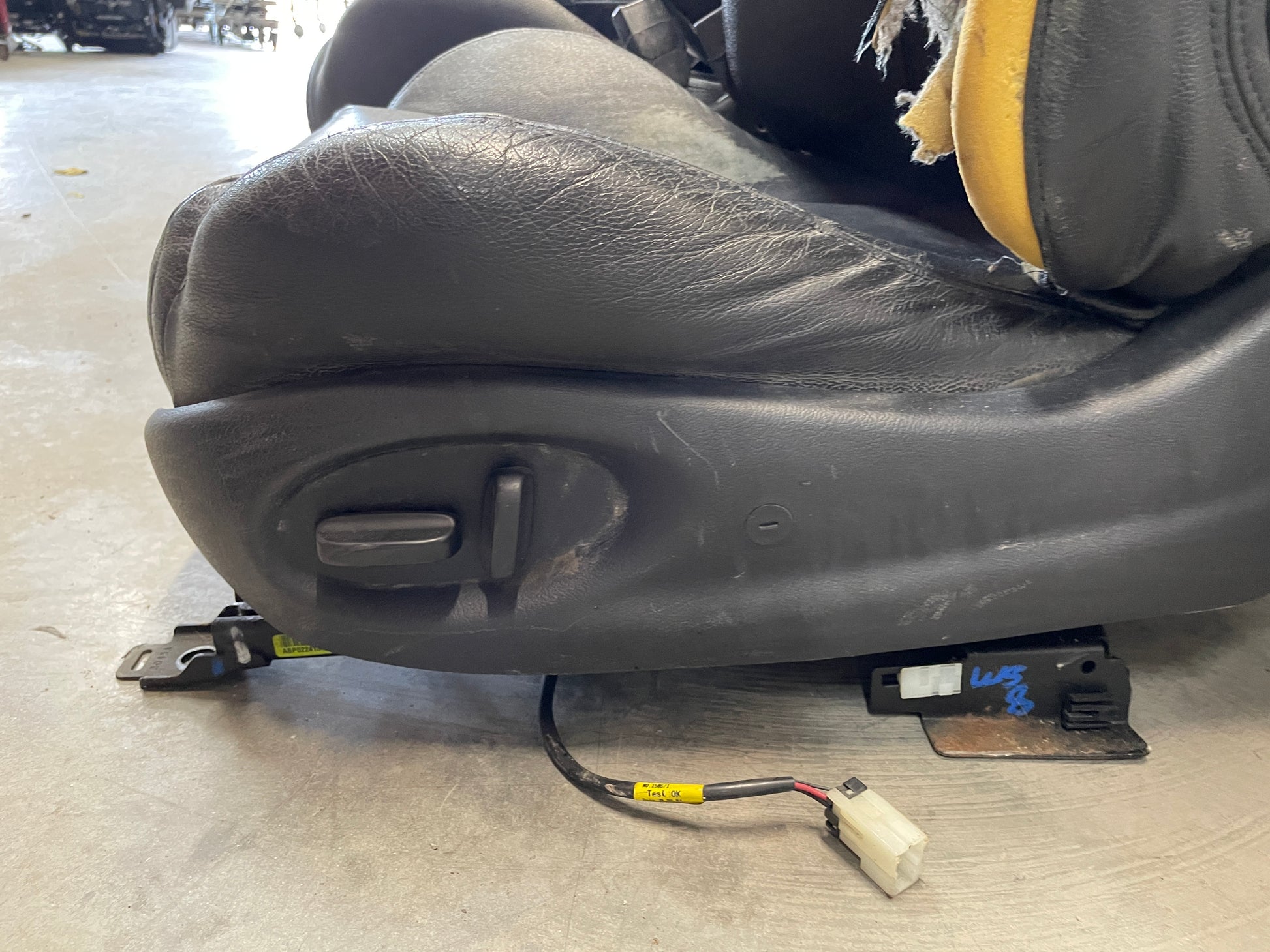 2005 Pontiac GTO Front Seats Black Leather OEM - Day's Parts Yard