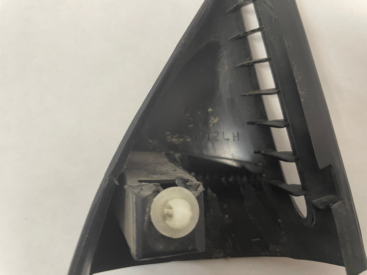 2005 Pontiac GTO LH Driver Triangle Defrost Trim Door Vent Cover OEM