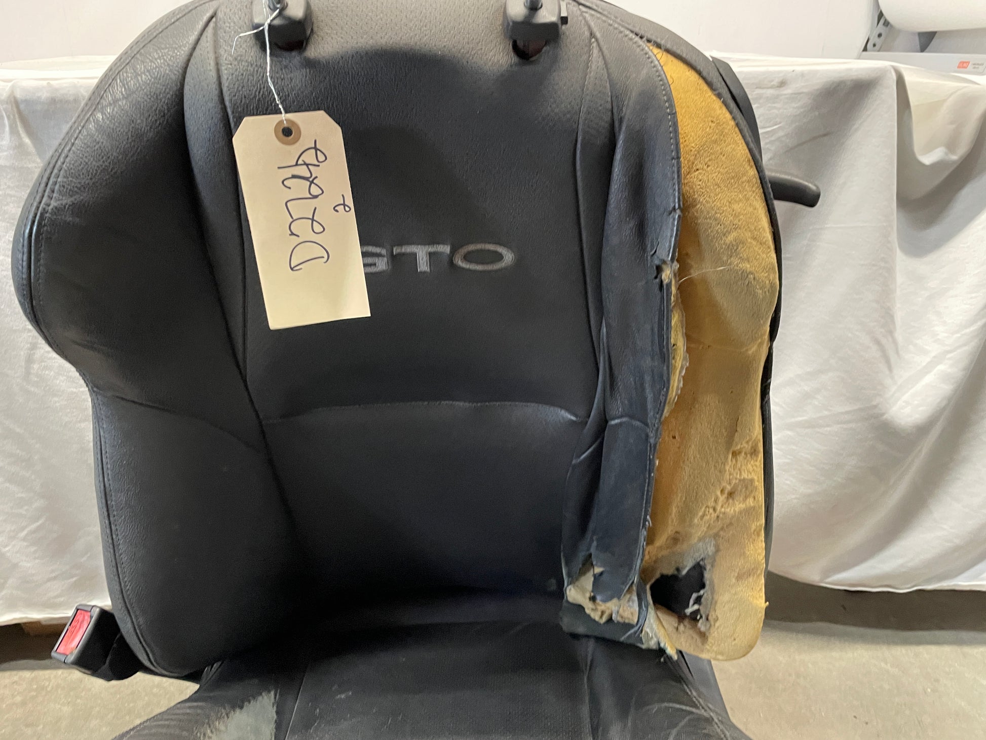 2005 Pontiac GTO Front Seats Black Leather OEM - Day's Parts Yard