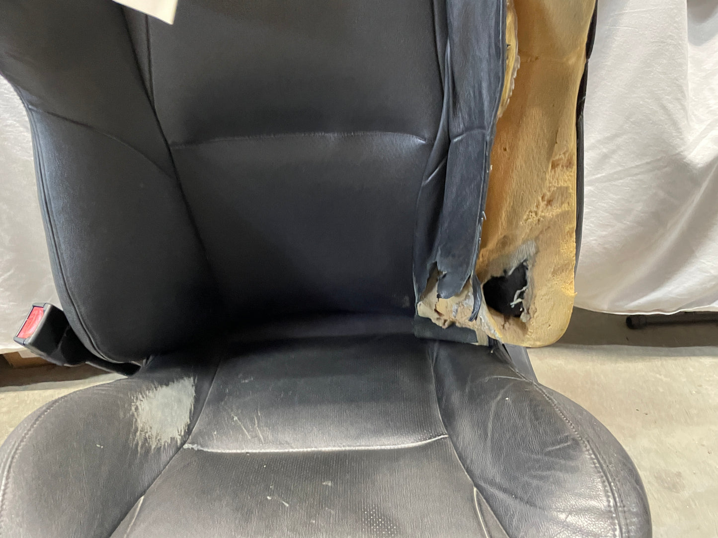 2005 Pontiac GTO Front Seats Black Leather OEM - Day's Parts Yard