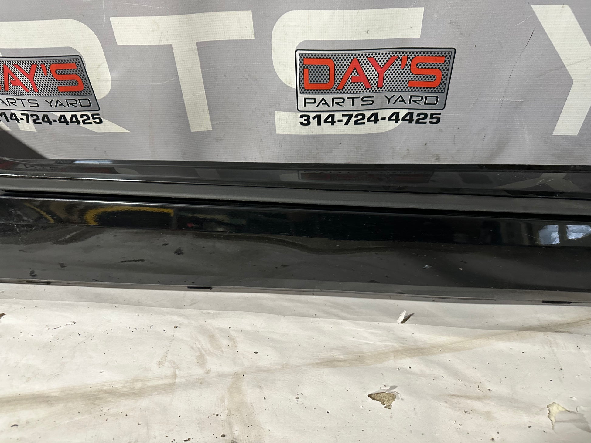 2018 Chevy Camaro SS RH Passenger Rocker Molding Panel OEM - Day's Parts Yard