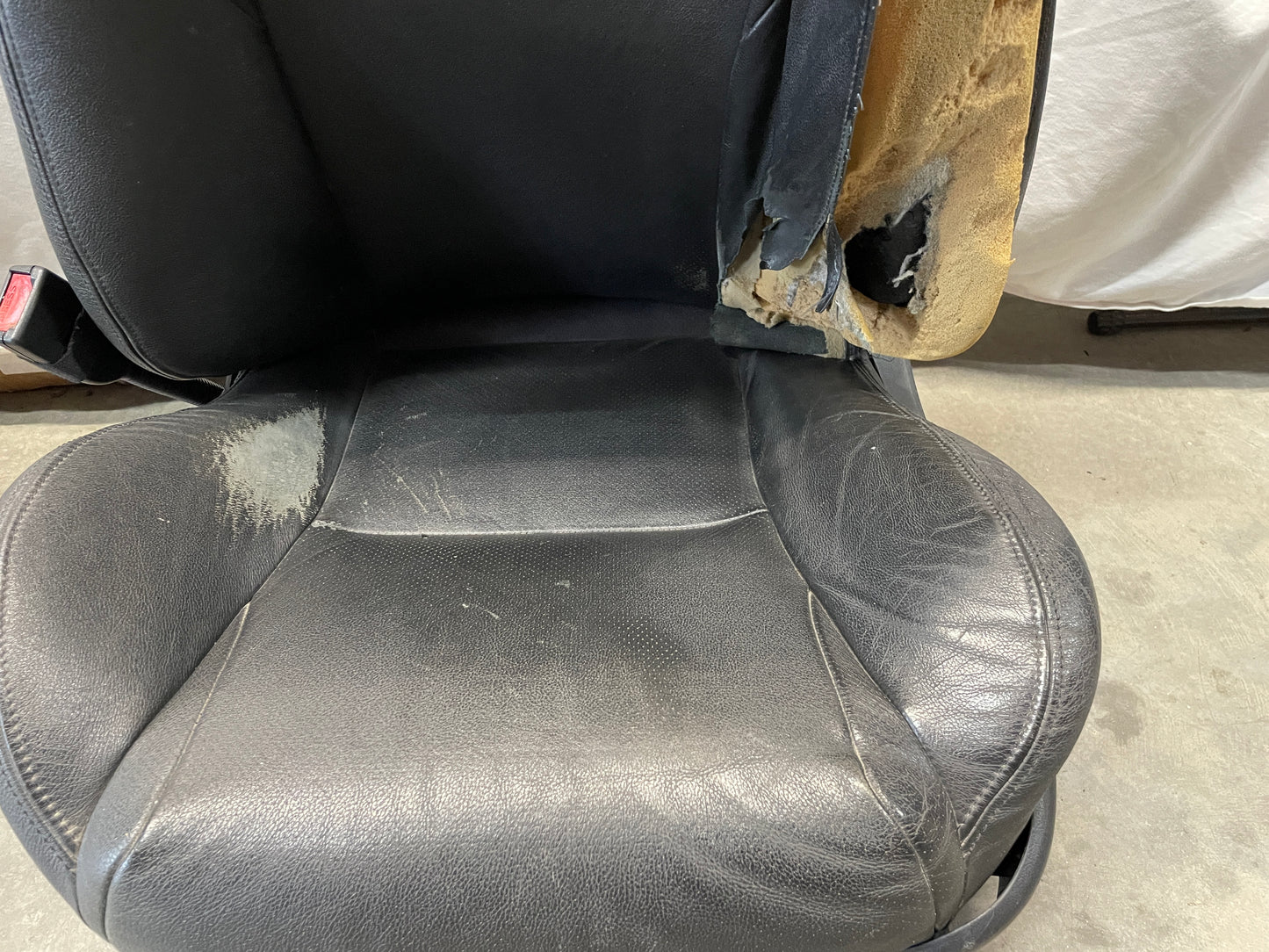 2005 Pontiac GTO Front Seats Black Leather OEM - Day's Parts Yard