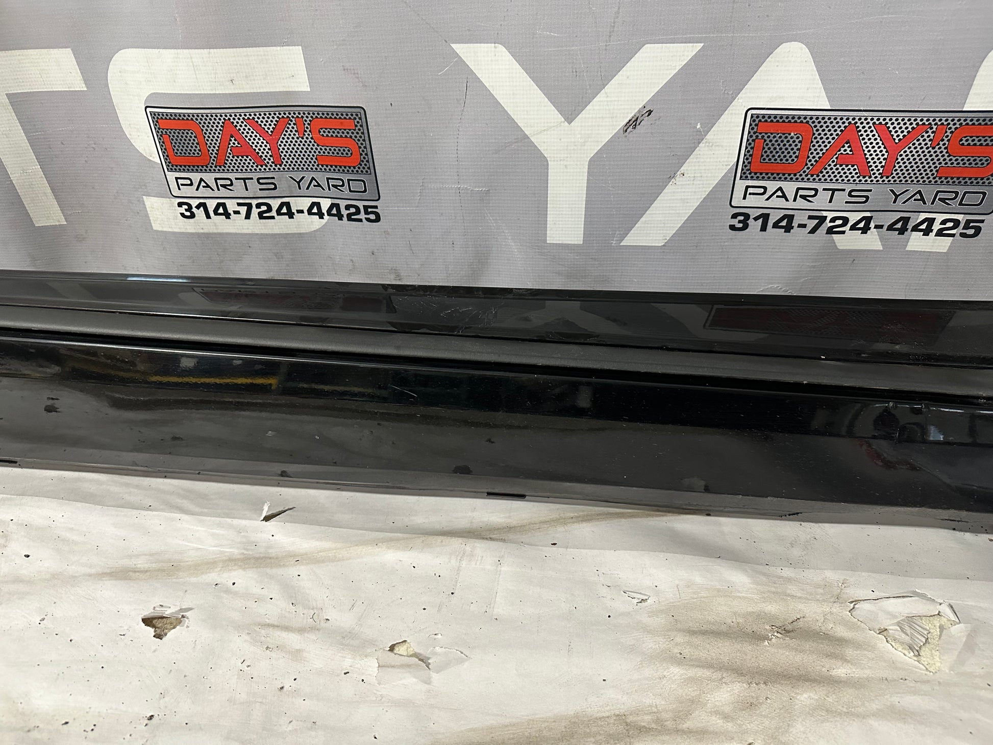 2018 Chevy Camaro SS RH Passenger Rocker Molding Panel OEM - Day's Parts Yard