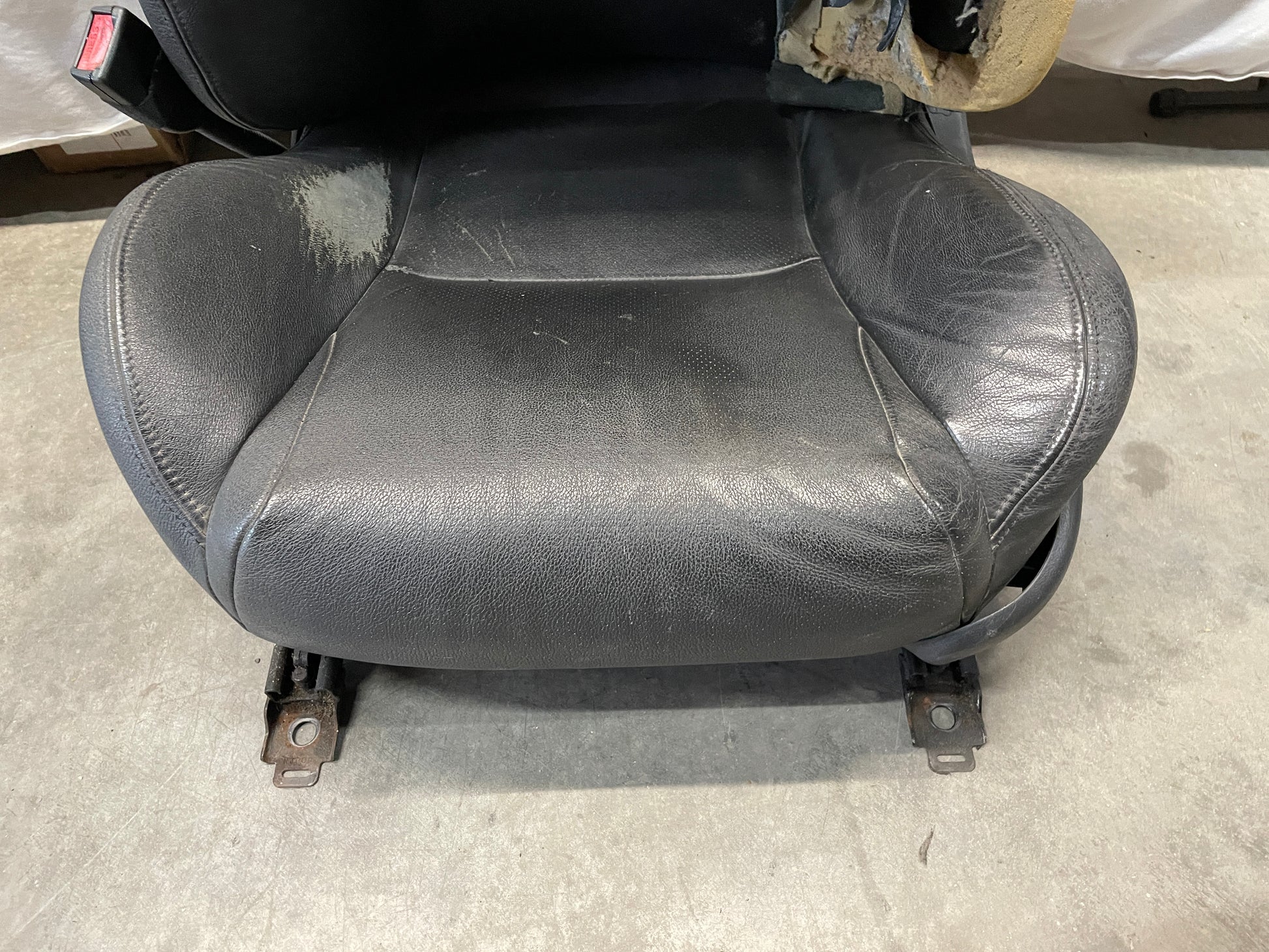 2005 Pontiac GTO Front Seats Black Leather OEM - Day's Parts Yard