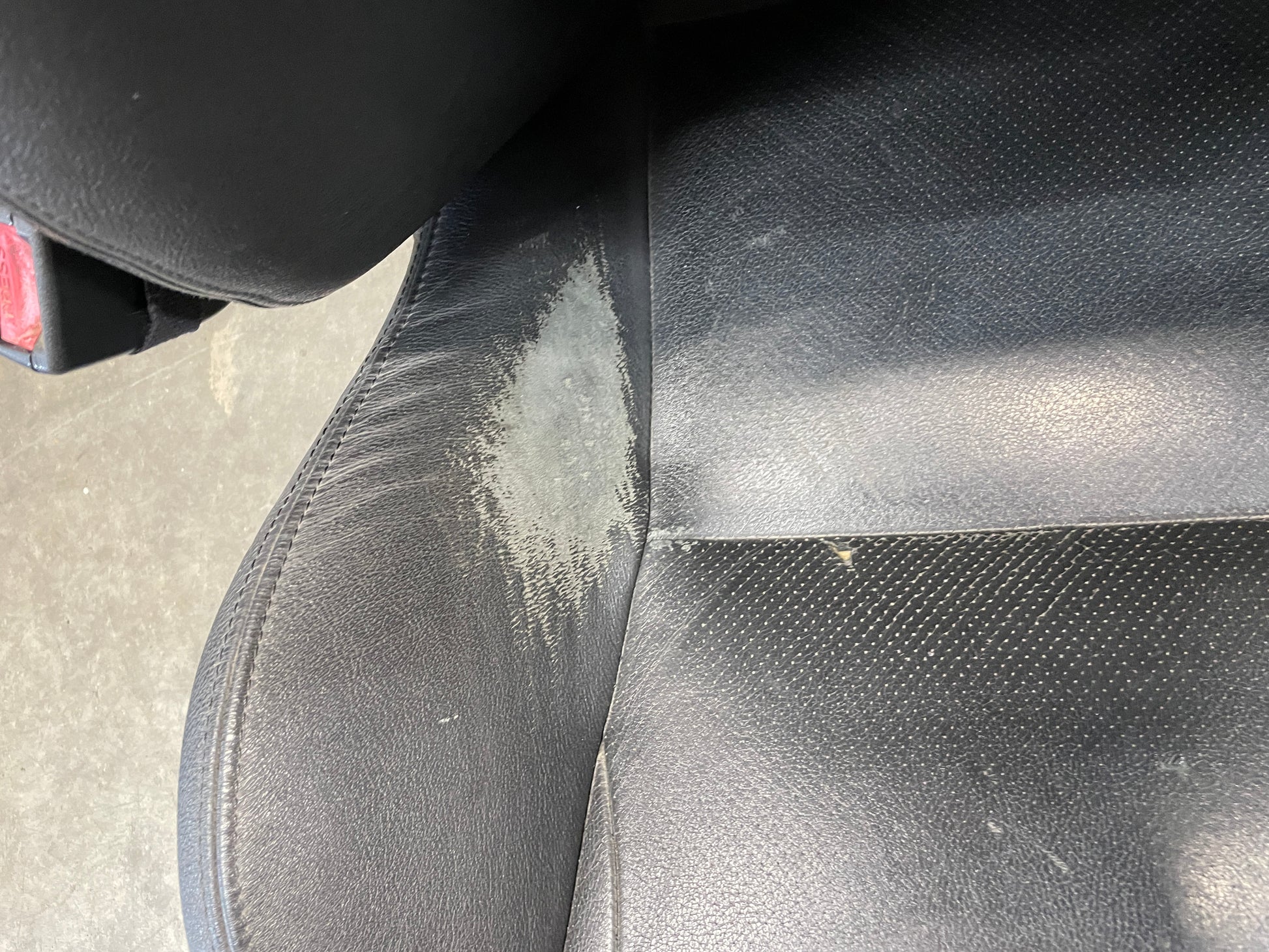 2005 Pontiac GTO Front Seats Black Leather OEM - Day's Parts Yard