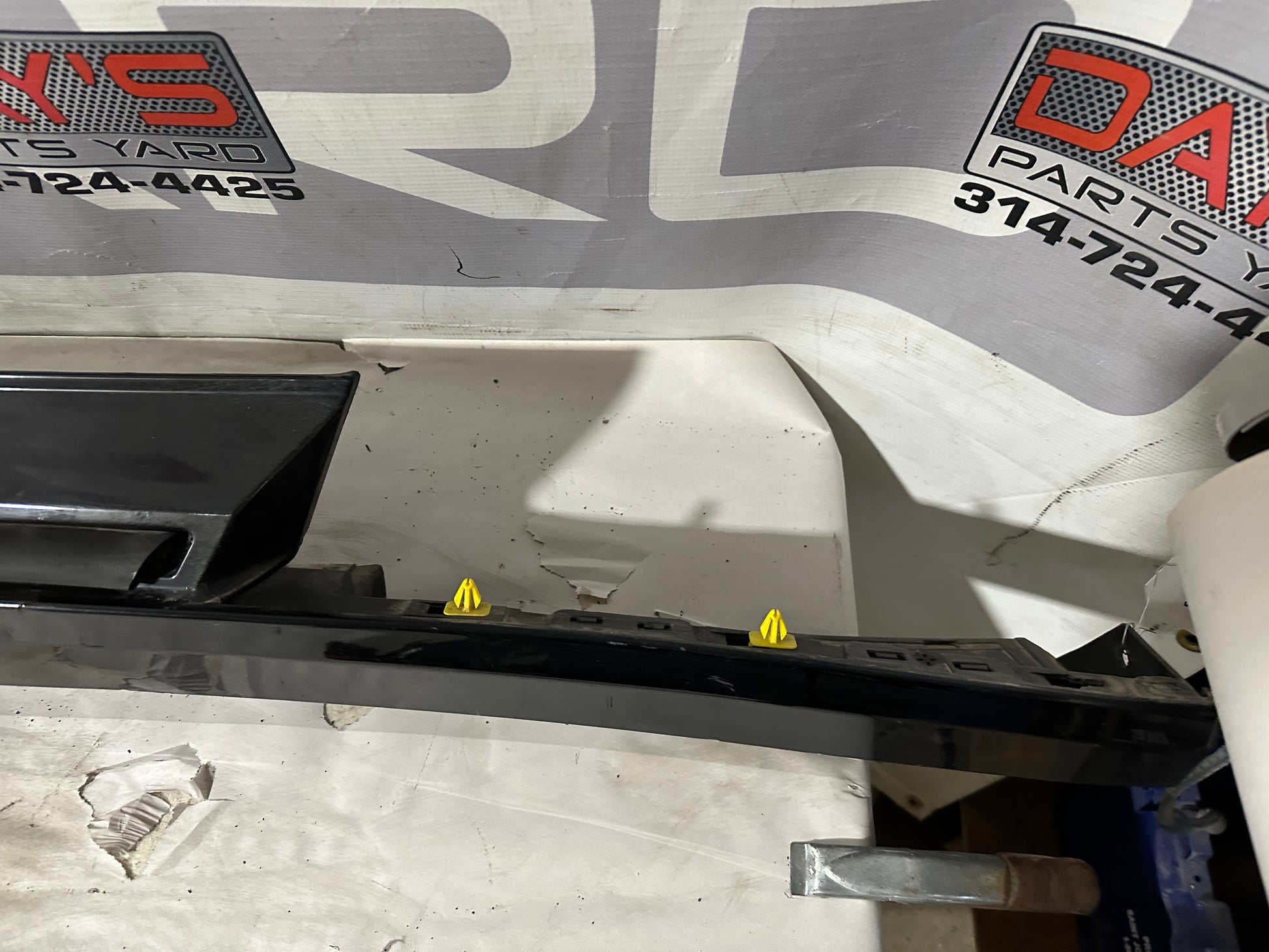 2018 Chevy Camaro SS RH Passenger Rocker Molding Panel OEM - Day's Parts Yard