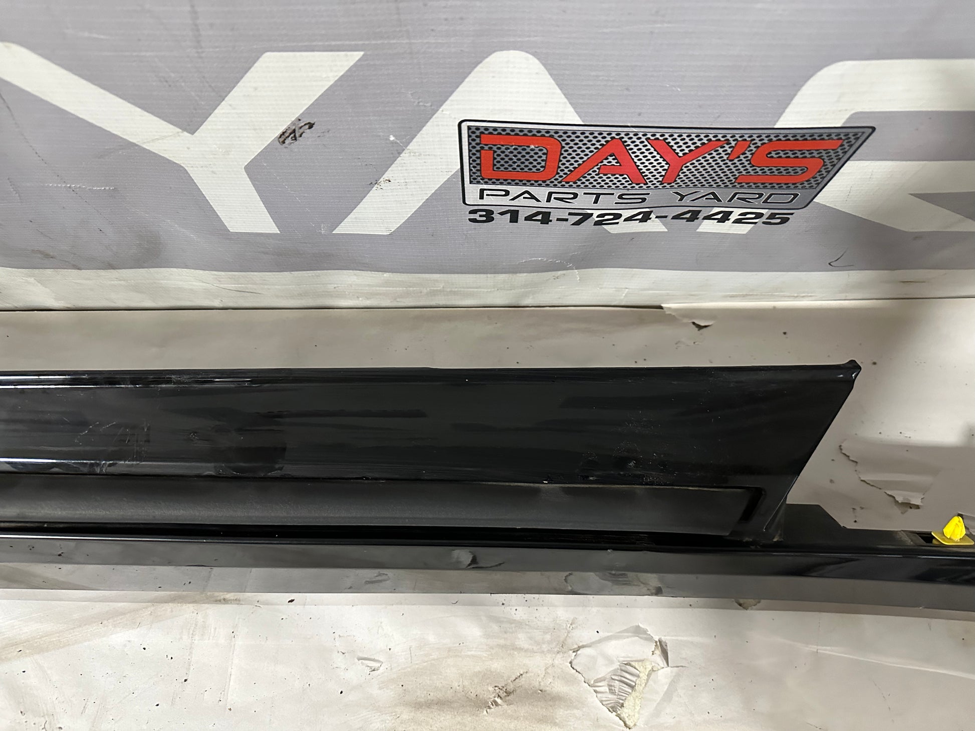 2018 Chevy Camaro SS RH Passenger Rocker Molding Panel OEM - Day's Parts Yard