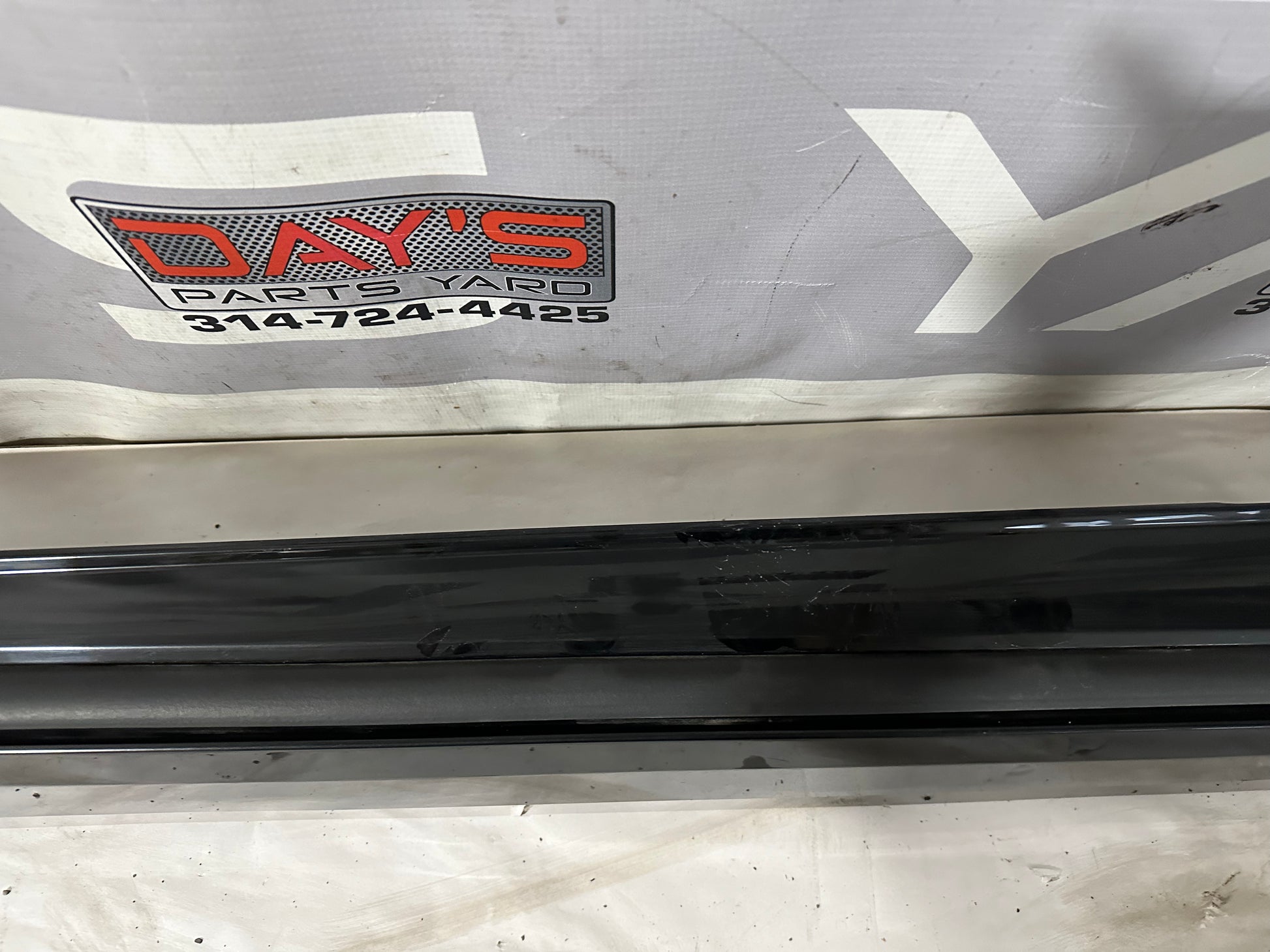 2018 Chevy Camaro SS RH Passenger Rocker Molding Panel OEM - Day's Parts Yard