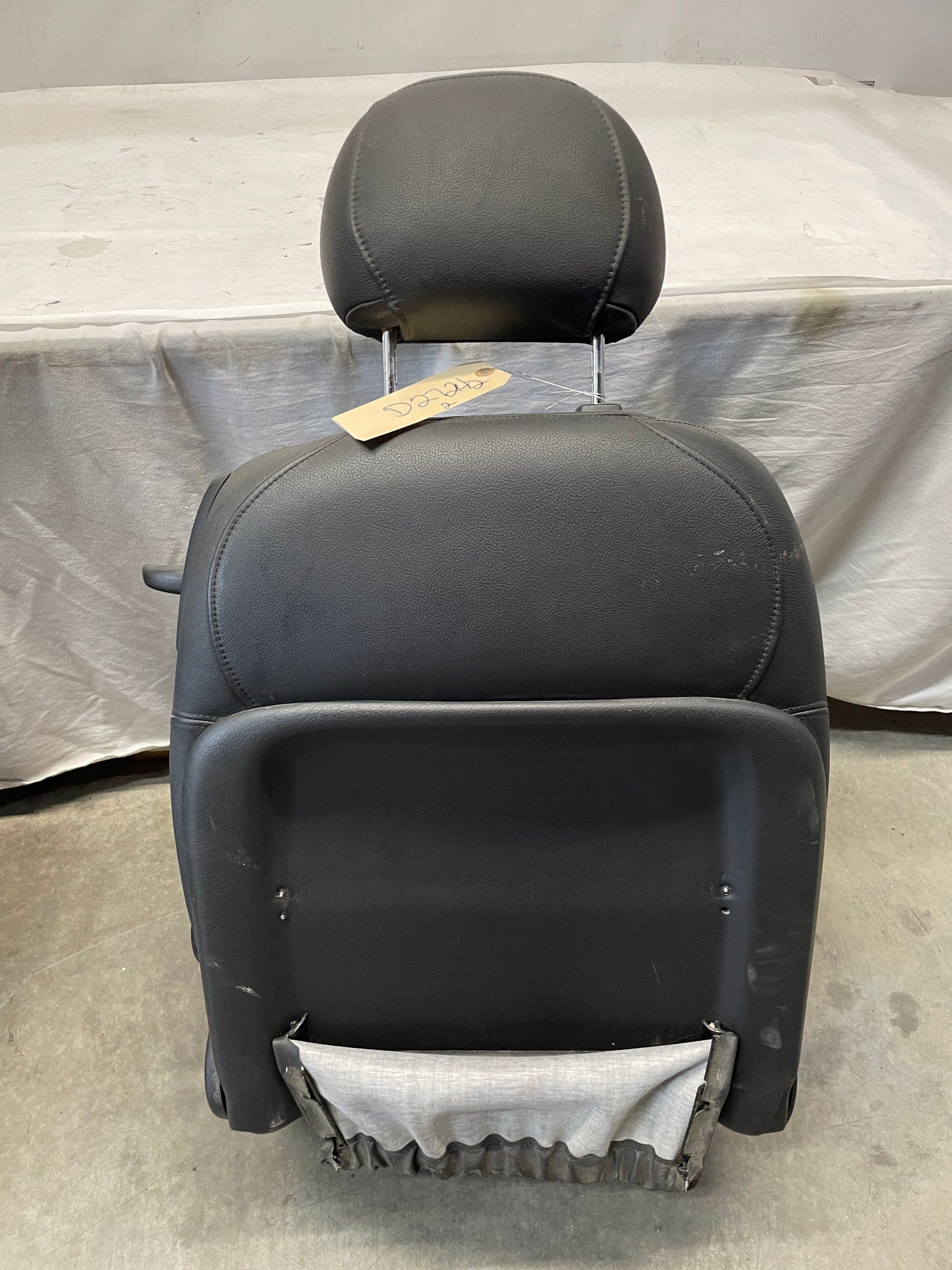 2005 Pontiac GTO Front Seats Black Leather OEM - Day's Parts Yard