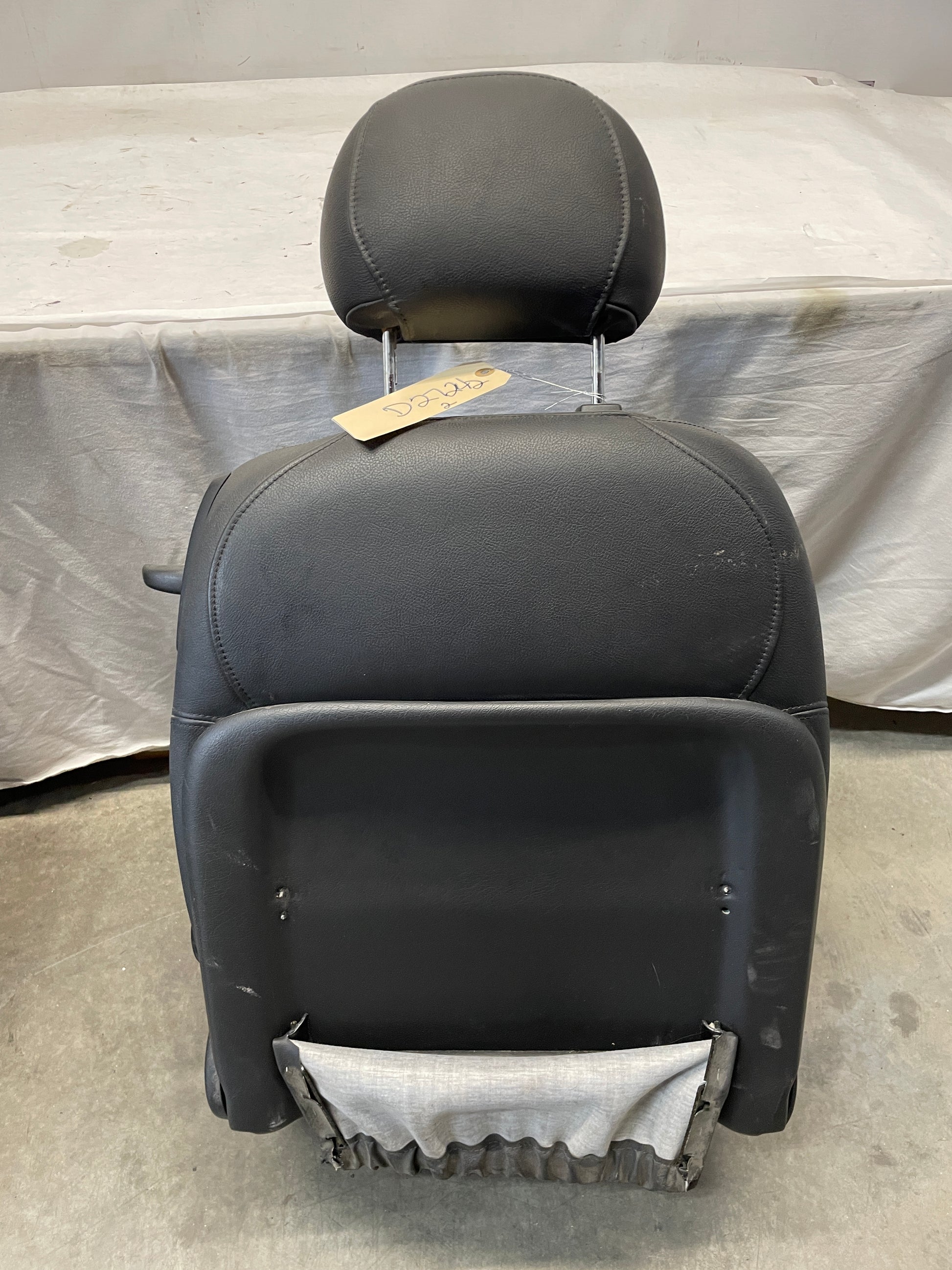 2005 Pontiac GTO Front Seats Black Leather OEM - Day's Parts Yard