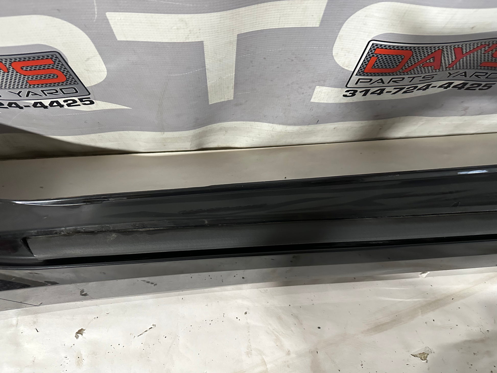 2018 Chevy Camaro SS RH Passenger Rocker Molding Panel OEM - Day's Parts Yard