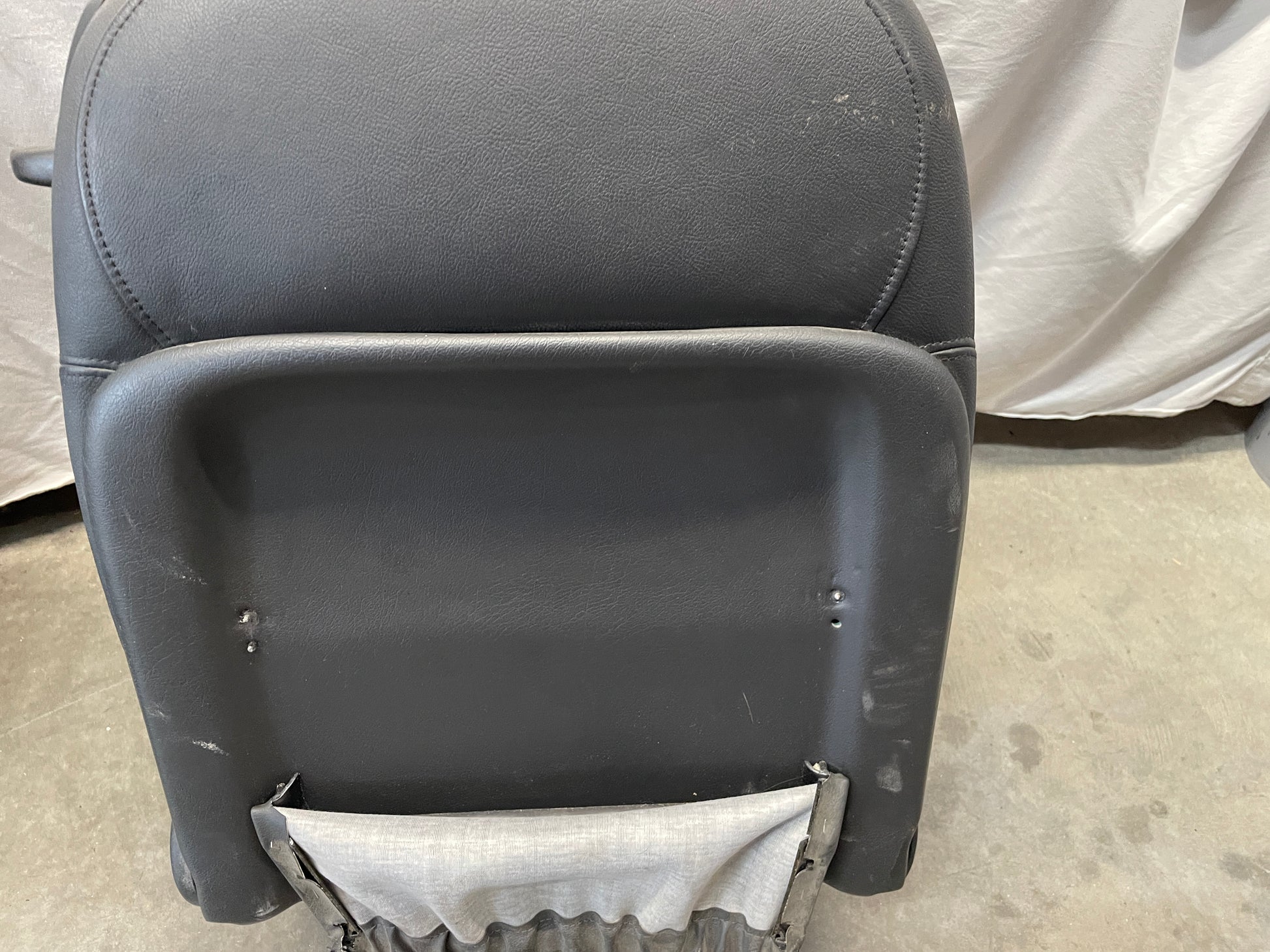 2005 Pontiac GTO Front Seats Black Leather OEM - Day's Parts Yard