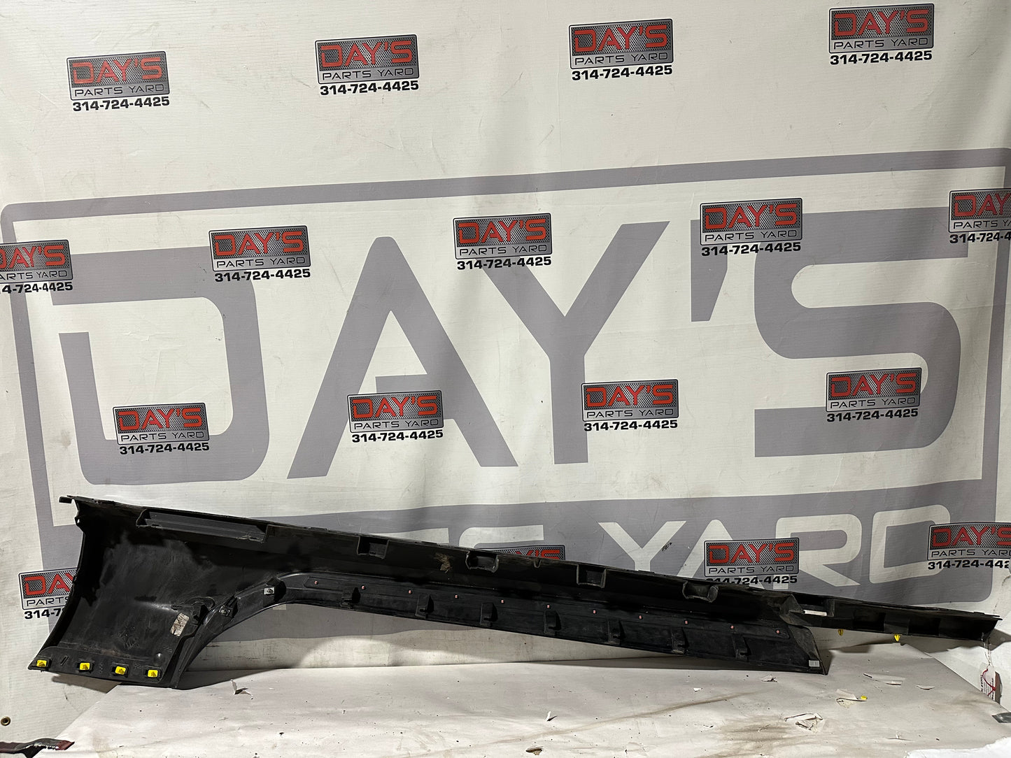 2018 Chevy Camaro SS RH Passenger Rocker Molding Panel OEM - Day's Parts Yard