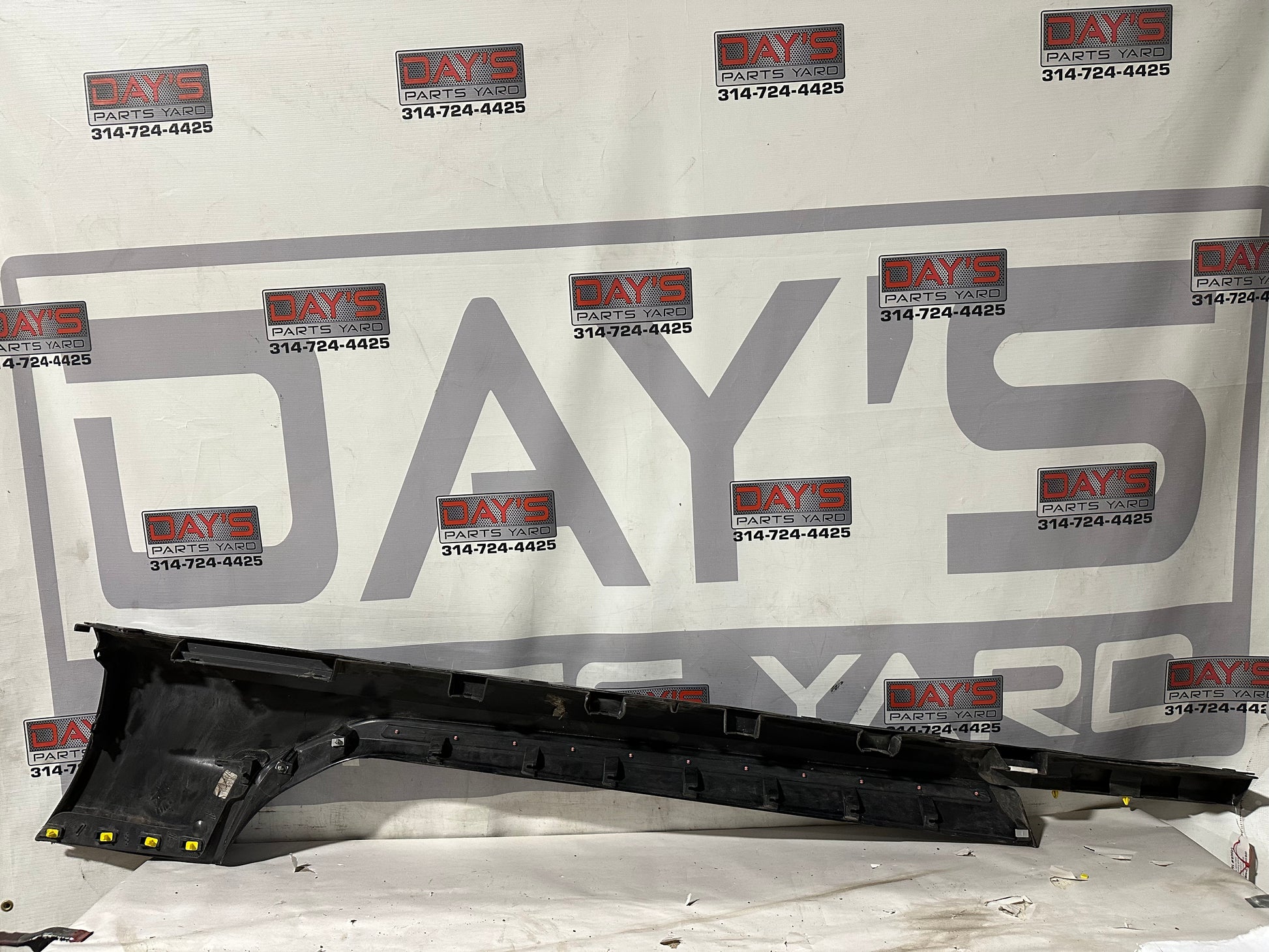 2018 Chevy Camaro SS RH Passenger Rocker Molding Panel OEM - Day's Parts Yard