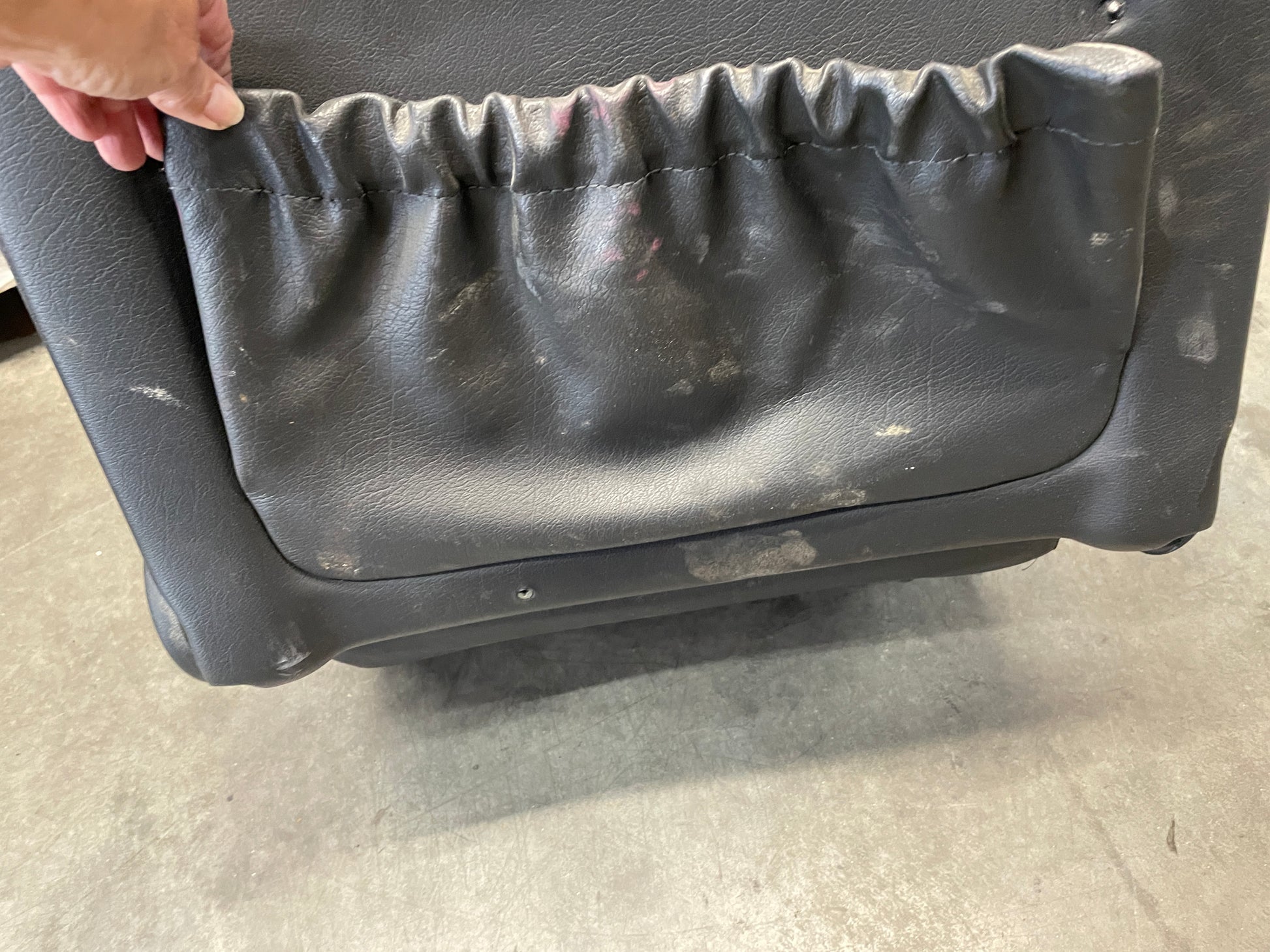 2005 Pontiac GTO Front Seats Black Leather OEM - Day's Parts Yard