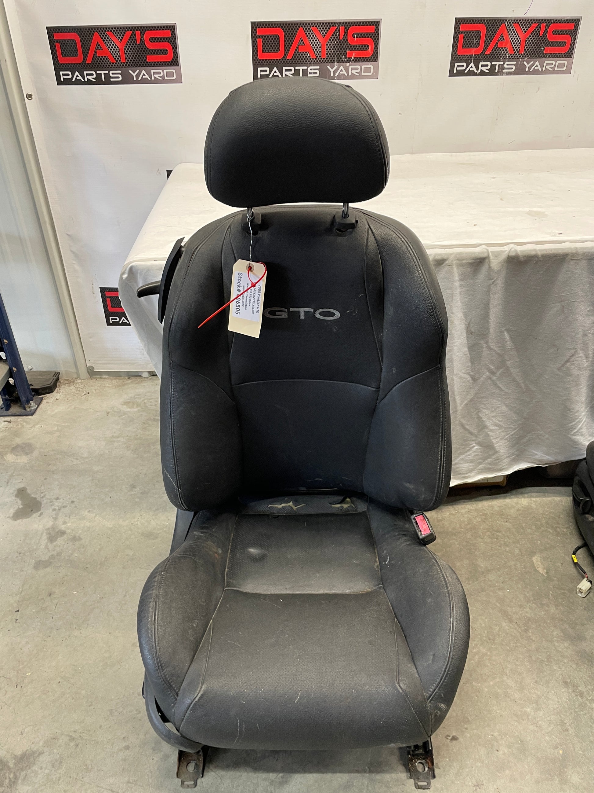 2005 Pontiac GTO Front Seats Black Leather OEM - Day's Parts Yard