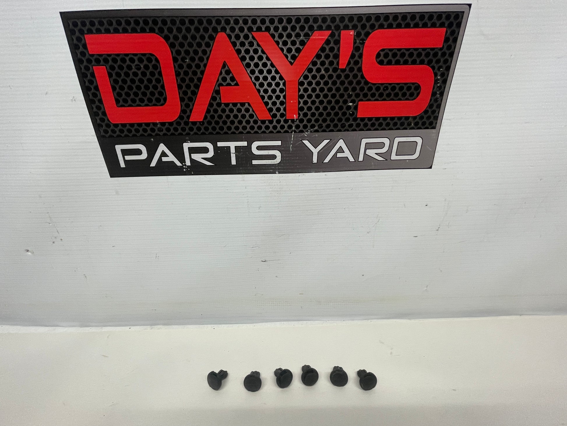 2009 Pontiac G8 GT Push Pins OEM - Day's Parts Yard