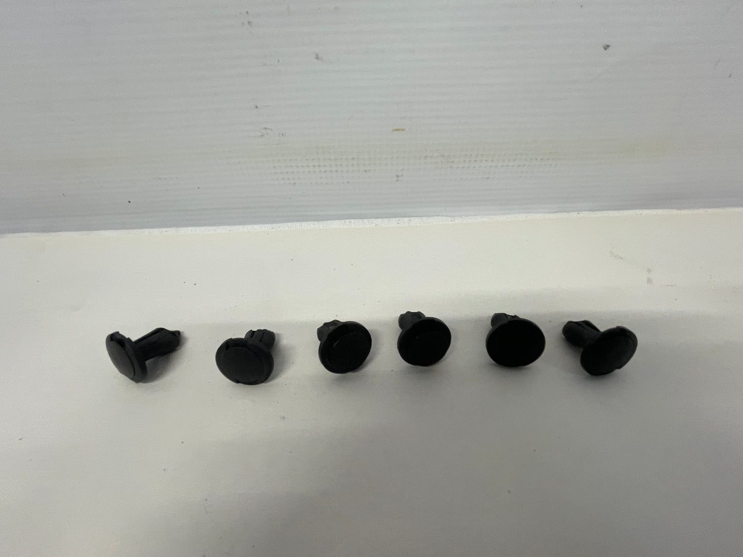 2009 Pontiac G8 GT Push Pins OEM - Day's Parts Yard