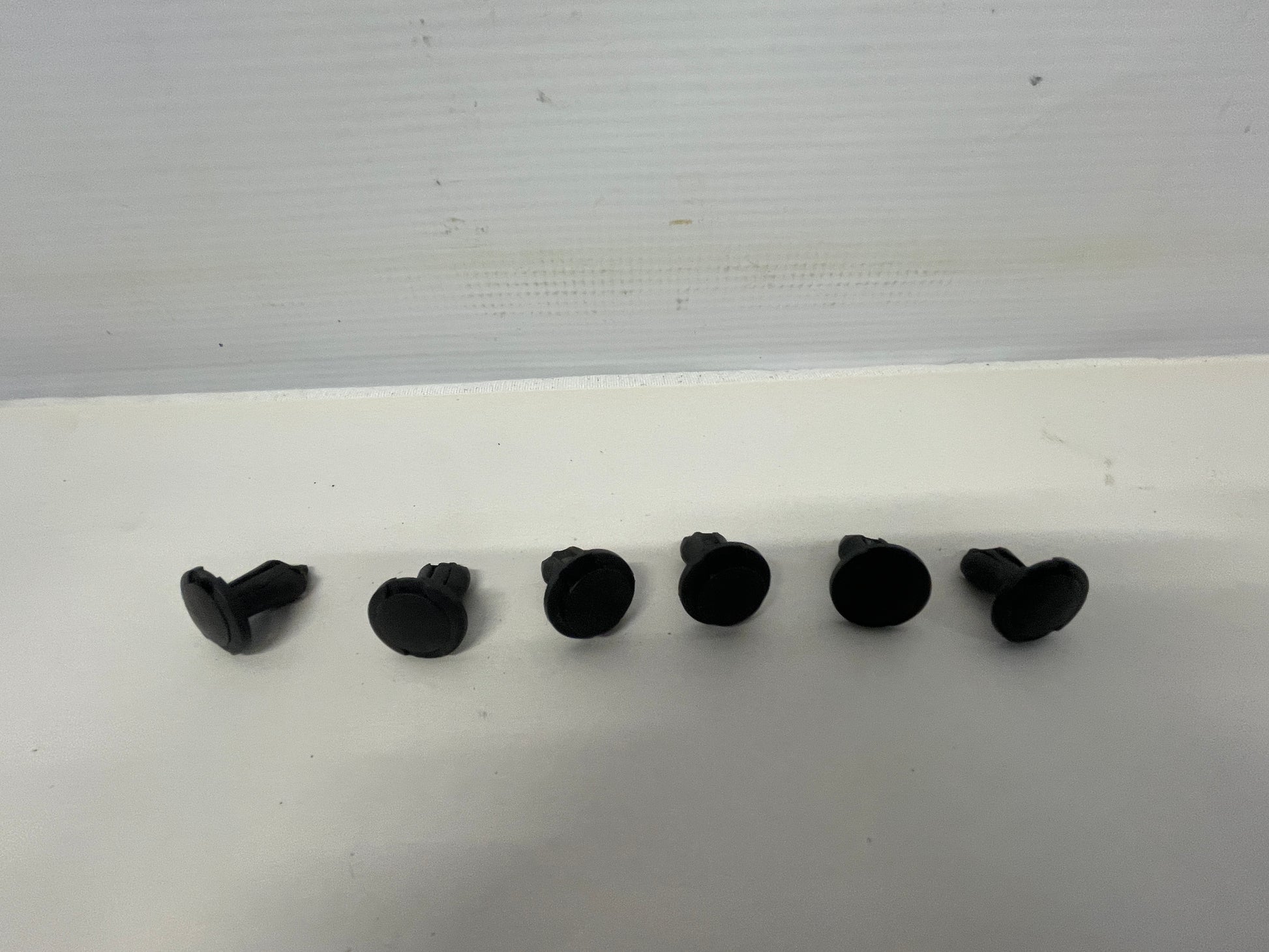 2009 Pontiac G8 GT Push Pins OEM - Day's Parts Yard