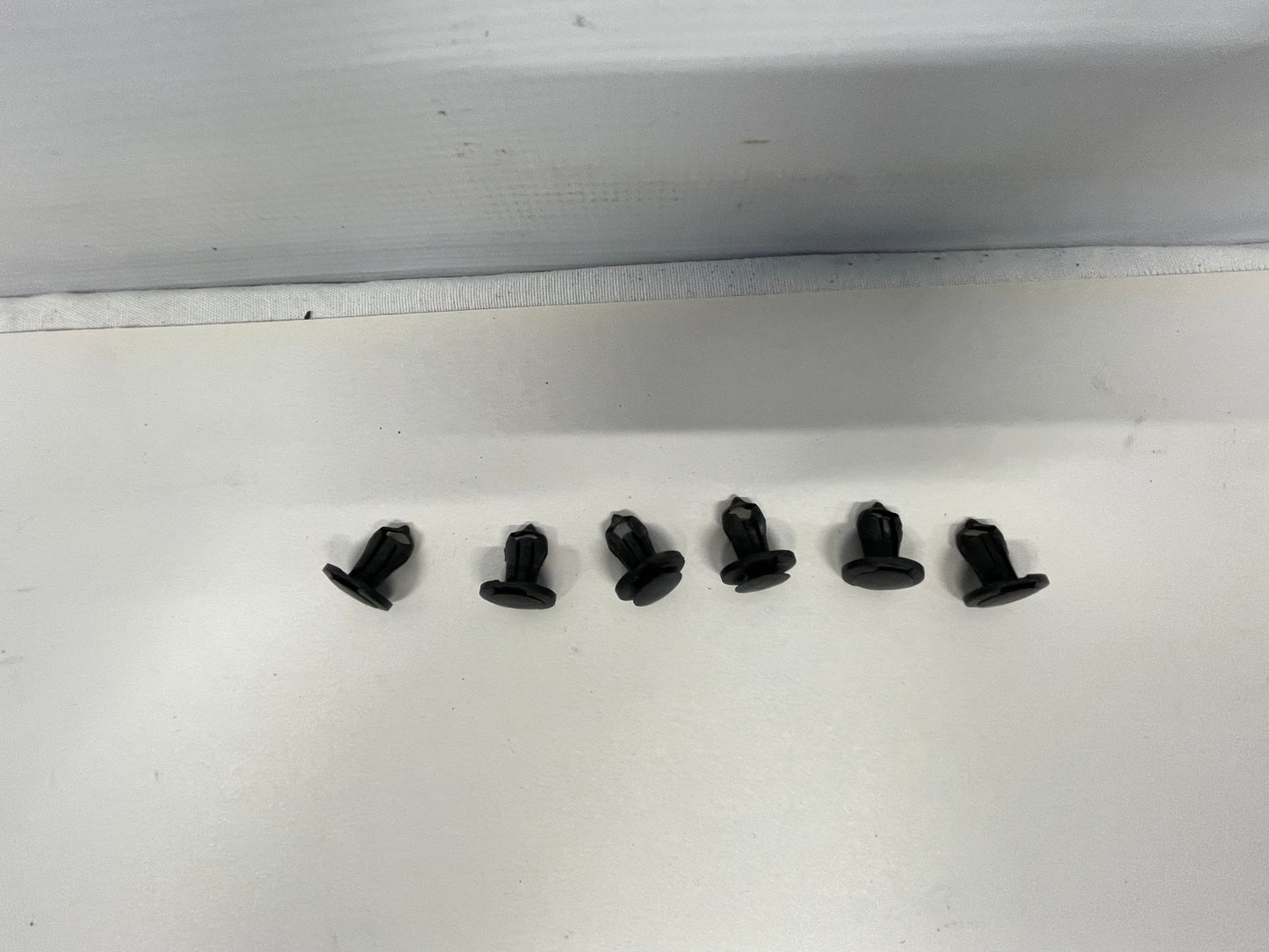 2009 Pontiac G8 GT Push Pins OEM - Day's Parts Yard