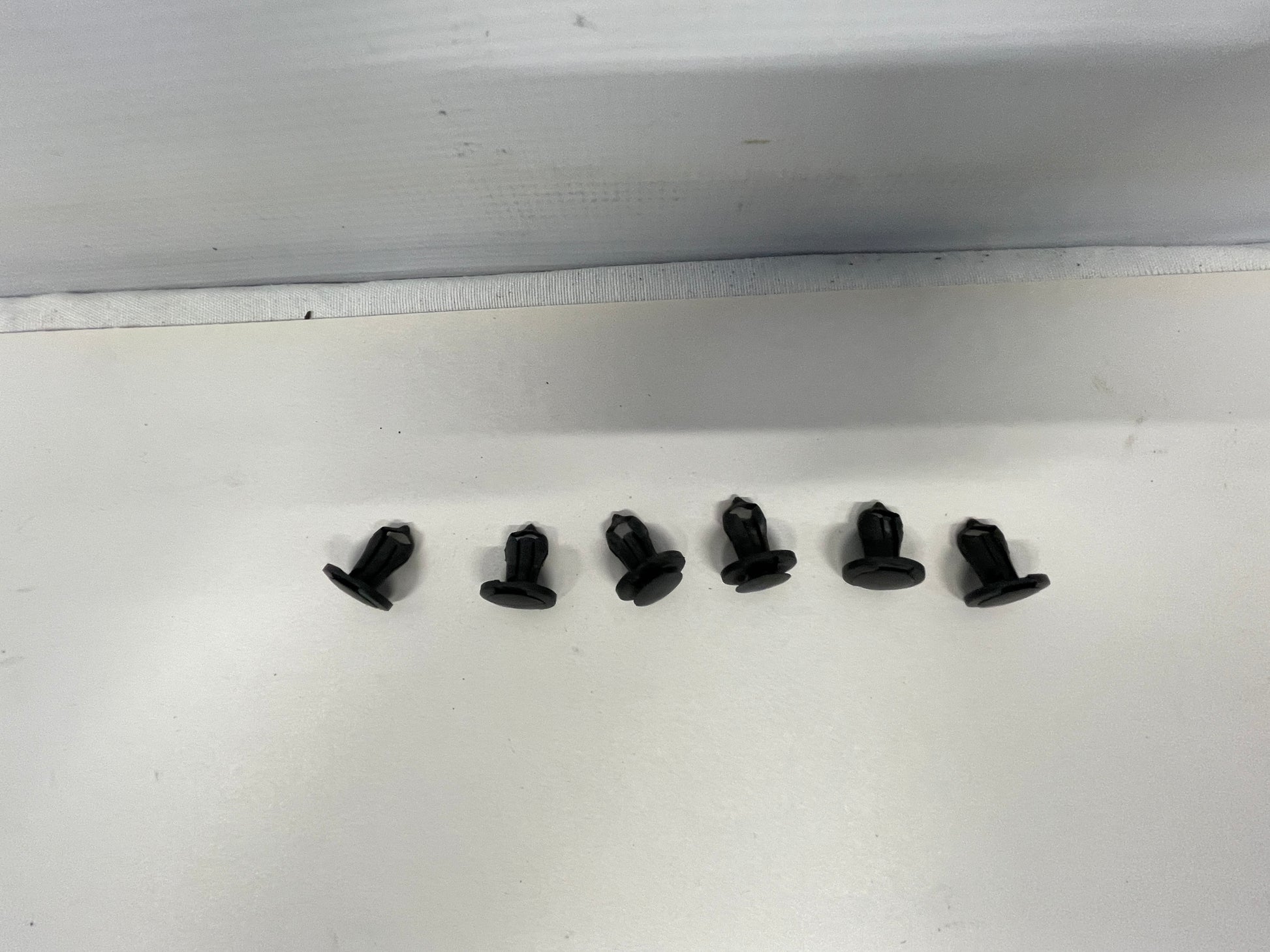 2009 Pontiac G8 GT Push Pins OEM - Day's Parts Yard