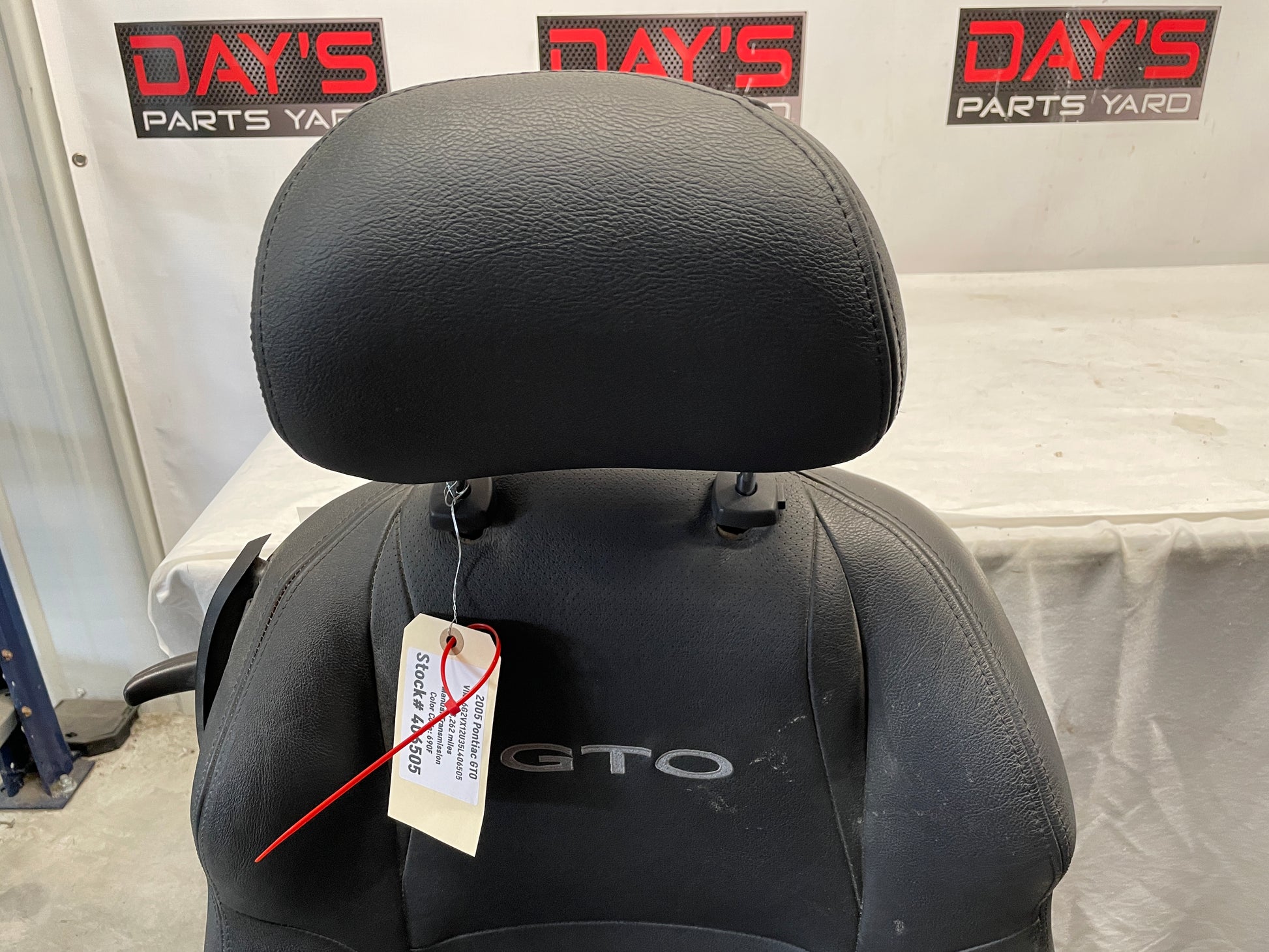 2005 Pontiac GTO Front Seats Black Leather OEM - Day's Parts Yard