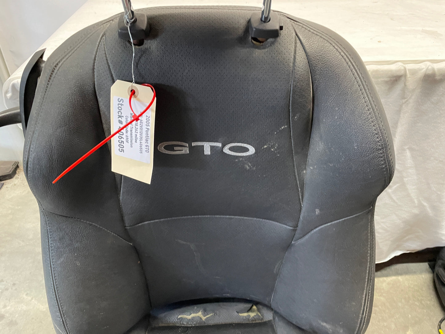 2005 Pontiac GTO Front Seats Black Leather OEM - Day's Parts Yard